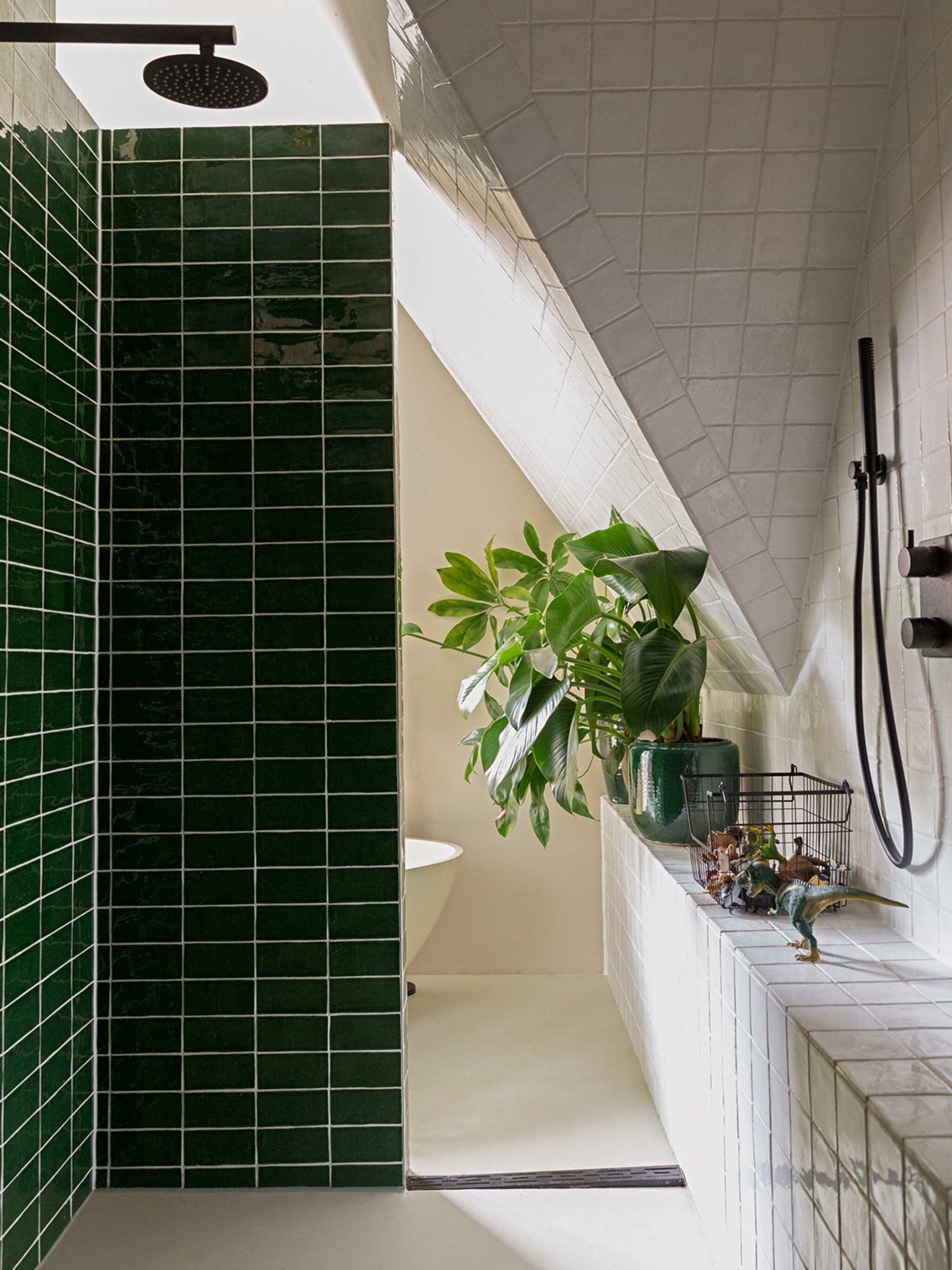 deze dingen in de badkamer mag je nog vaker schoonmaken