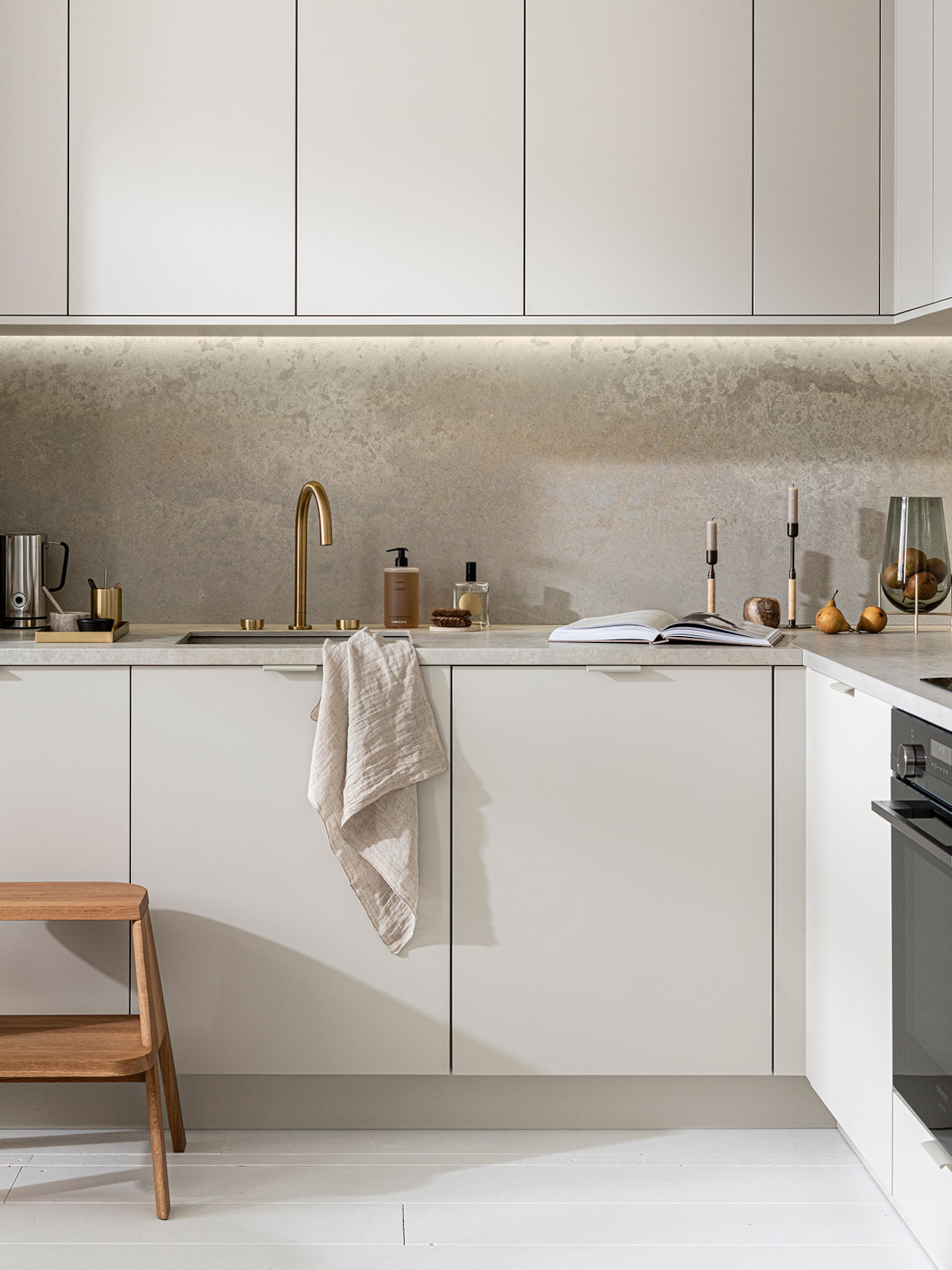 het zit m in de details zo mooi en handig is keukenkastverlichting