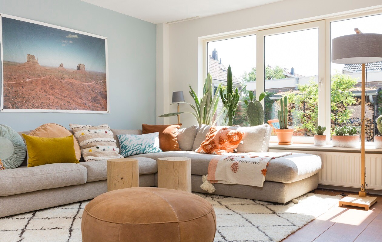 zon, woonkamer, schaduw, planten, styling, Liza Wassenaar, Weer verliefd op je huis vtwonen 2019-01 Weer verliefd op je huis | Styling Marianne Luning | Fotografie: Barbara Kieboom