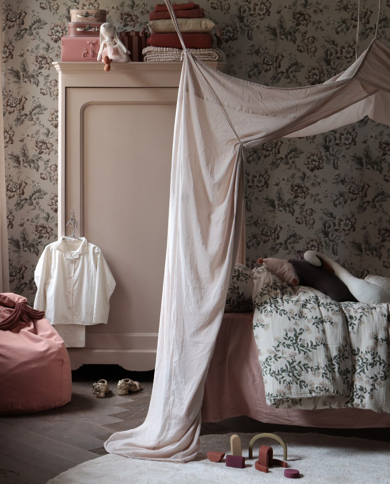 Dromerige kinderkamer vtwonen 13-2021 | styling Kim van Rossenberg | fotografie Kim Suos | assistentie Sanne van der Beek