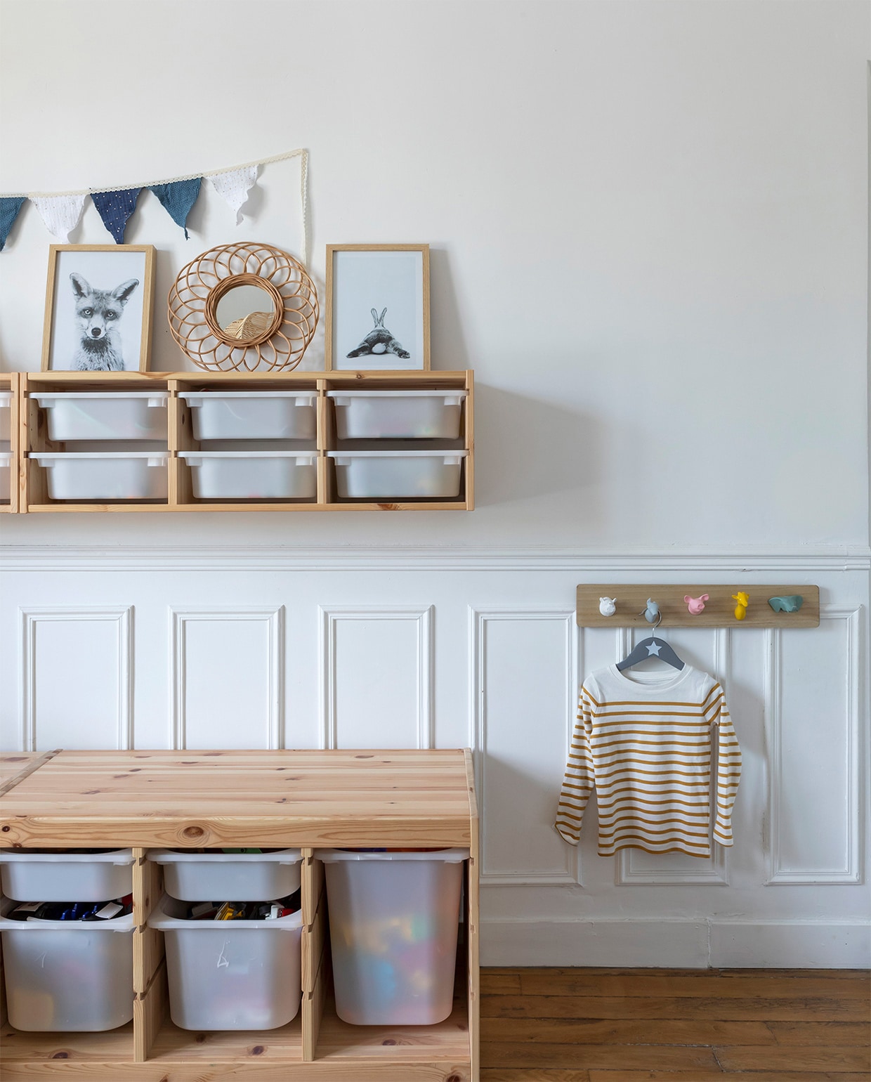 Opbergsysteem Trofast Ikea. Overig onbekend. vtwonen special zomerhuizen 07-2021 | Productie en tekst Anne-Catherine Scoffoni | Fotografie Pauline Legoff