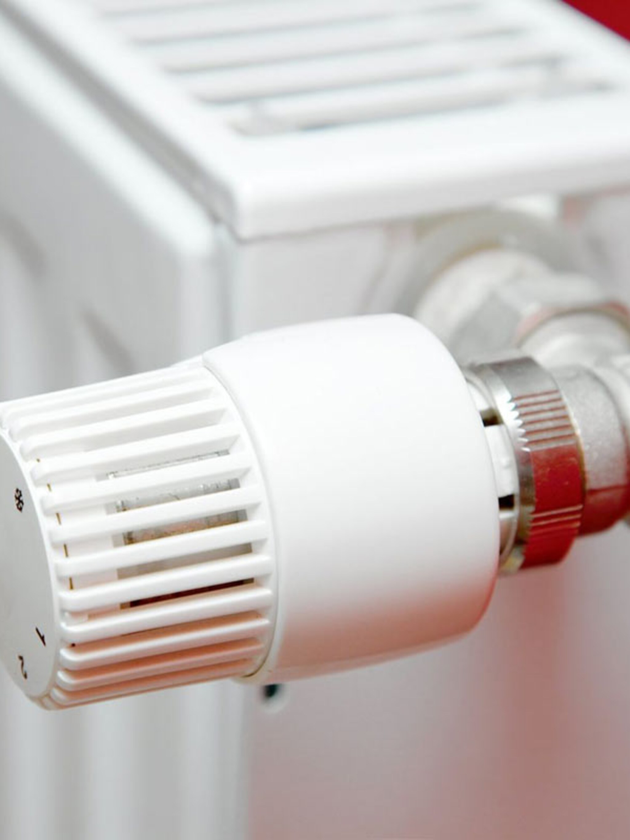 de oorzaak en oplossing van een tikkende verwarming
