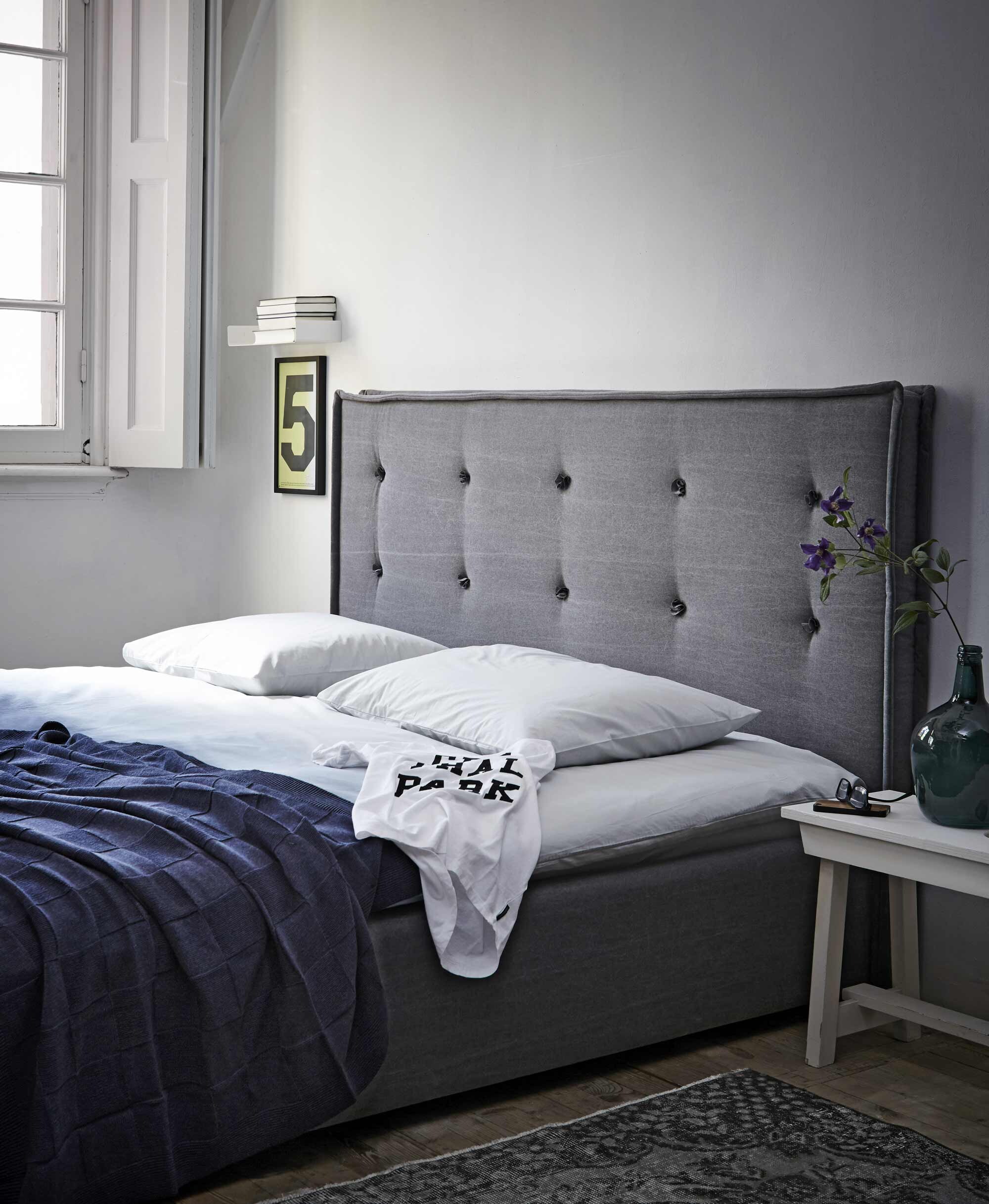 grijs tweepersoonsbed met hoofdbord Collectie vtwonen