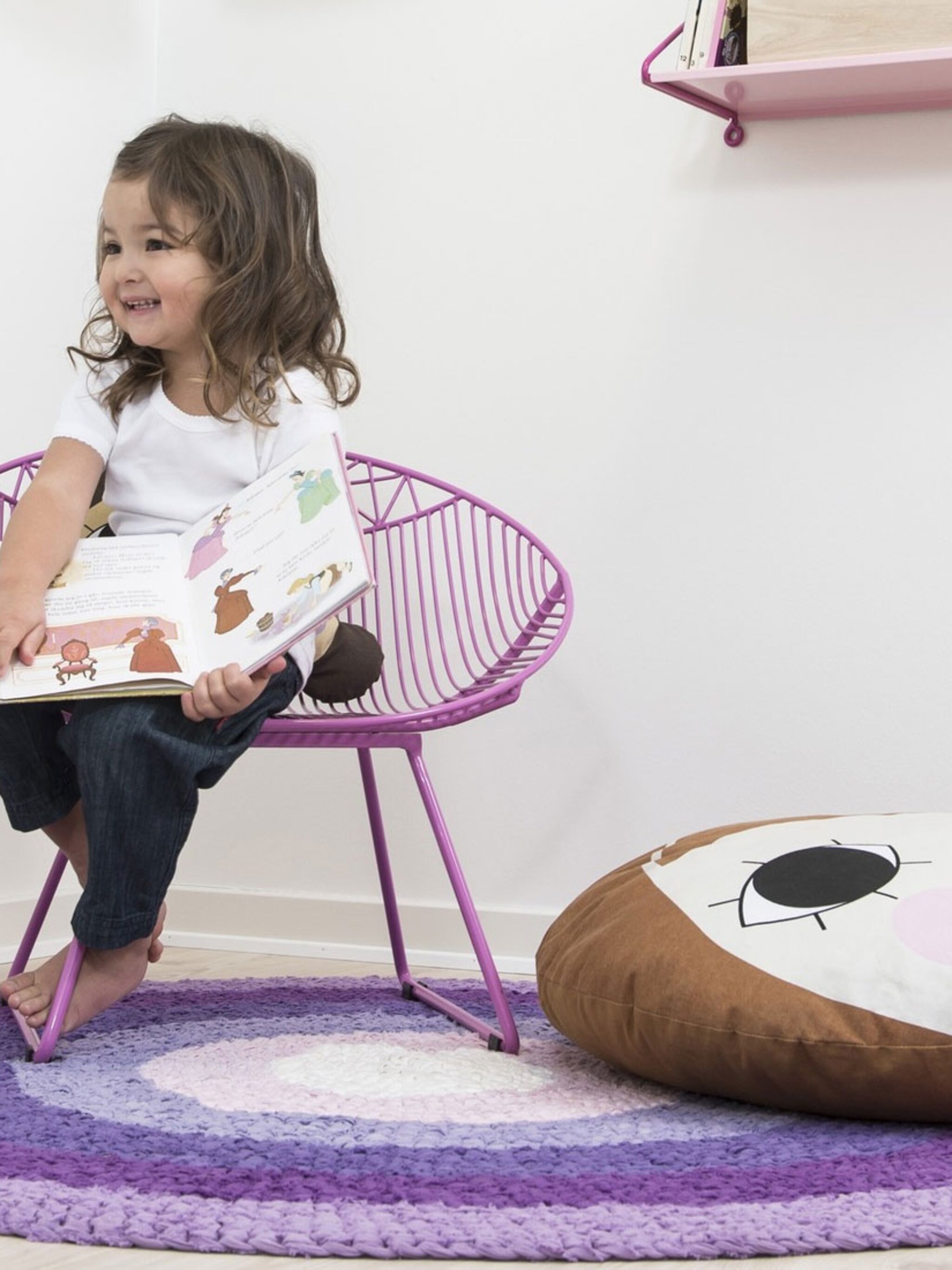 voor in de kinderkamer de kinderfauteuil