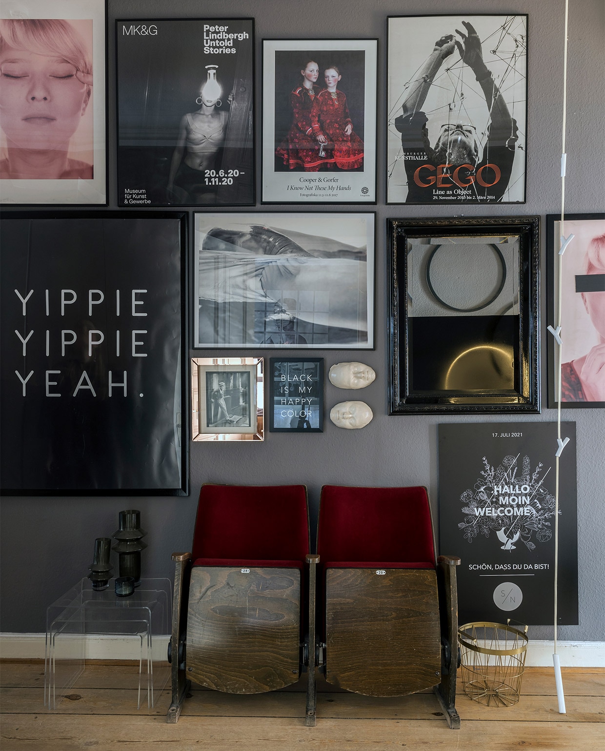 Bioscoopstoelen vintage. Poster Yippie Rtboxone, overig her en der verzameld. Overig onbekend.