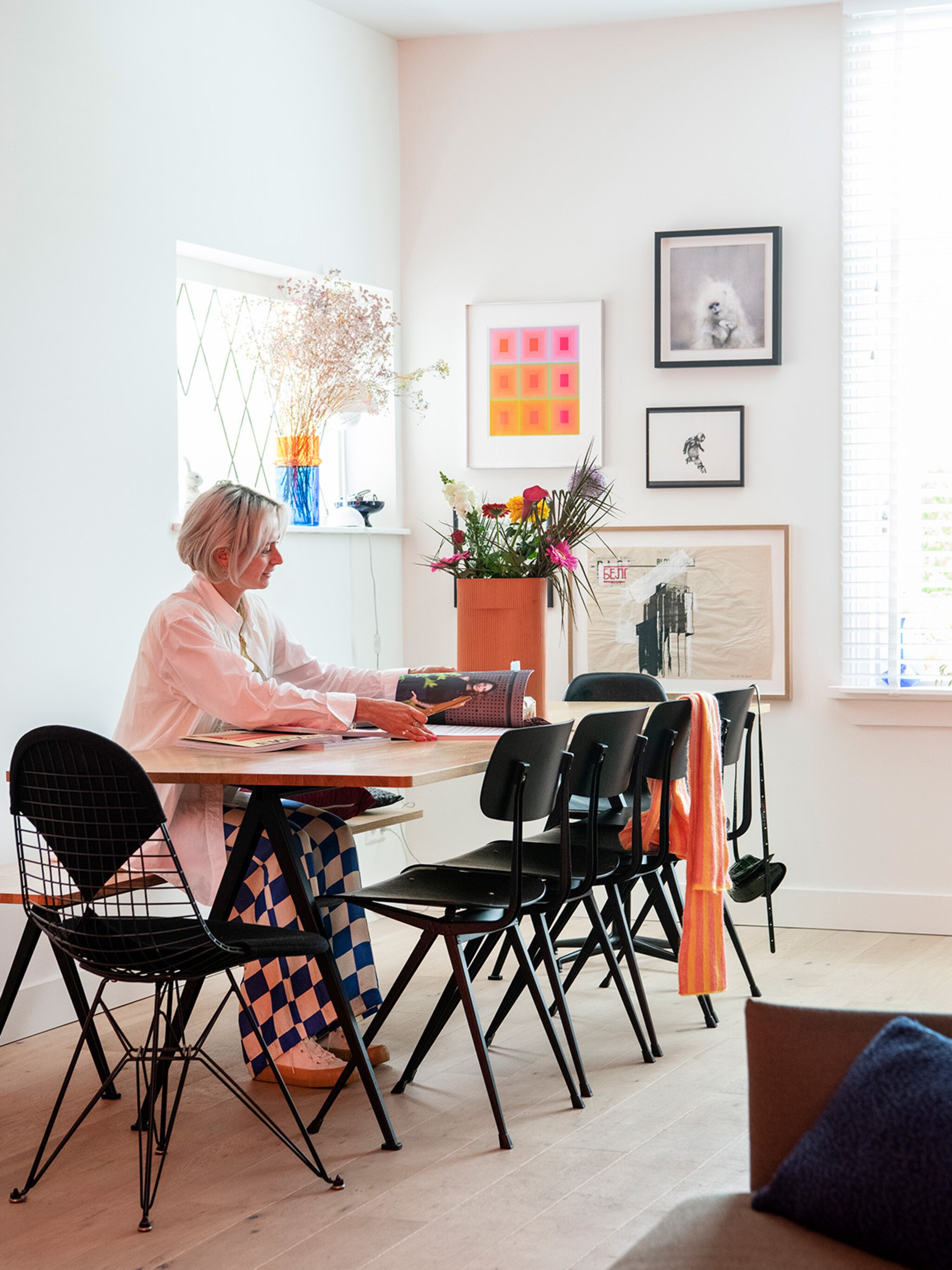 binnenkijken in een kleurrijke twee onder een kapwoning