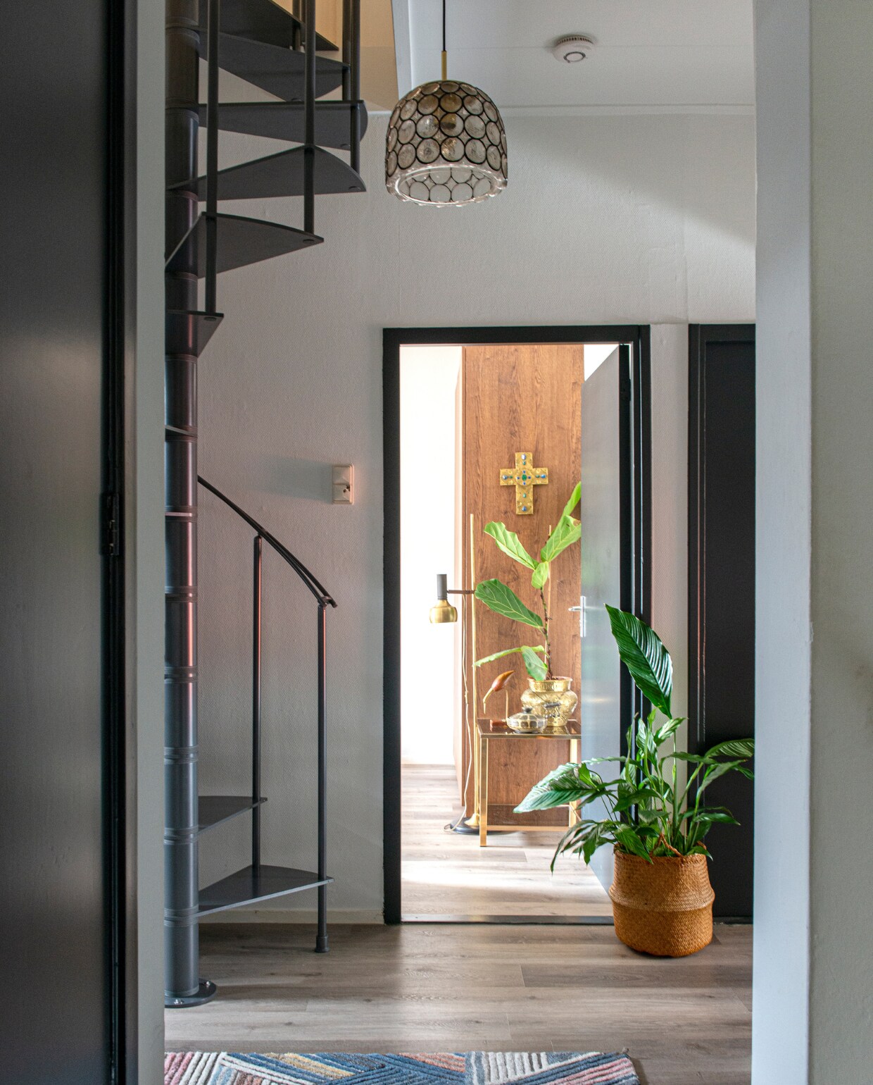 Lamp Peill &amp; Putzler, mand De Bloemwinkel, kast Belgo Chrom, kruis verjaardagscadeau, jaren 60-vloerlamp merk onbekend, overig onbekend.