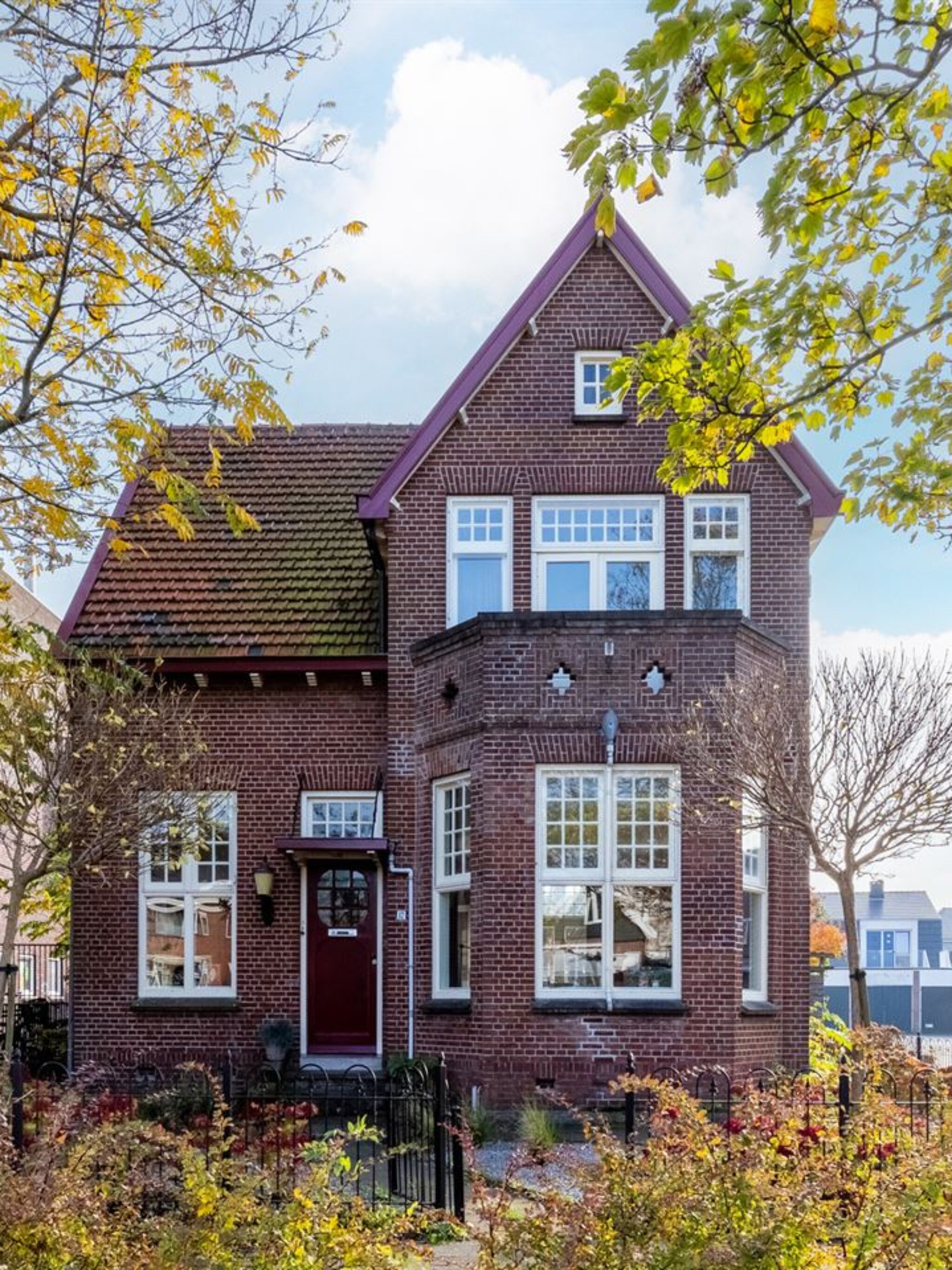 funda parel binnenkijken in de karakteristieke villa van marcel van roosmalen