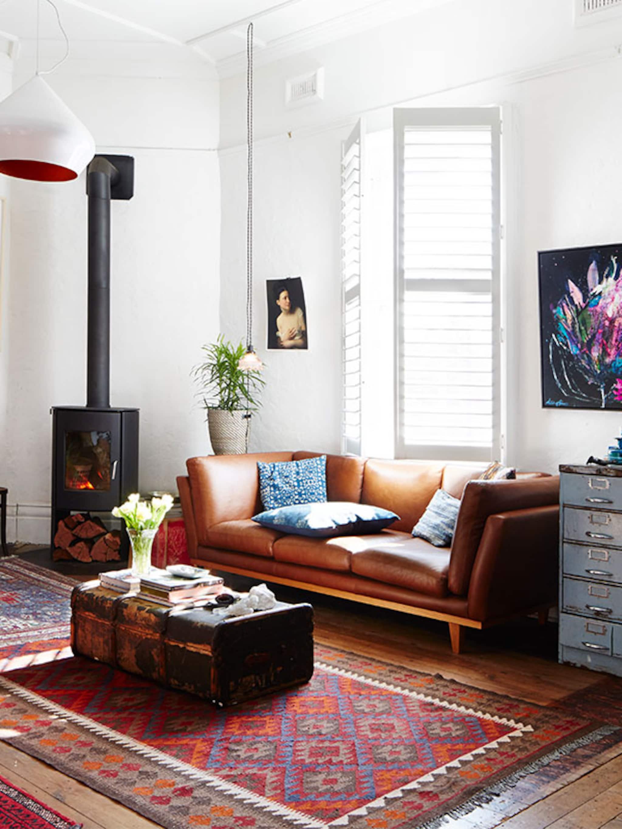 binnenkijken in een kleurrijk huis vol vintage vondsten in melbourne