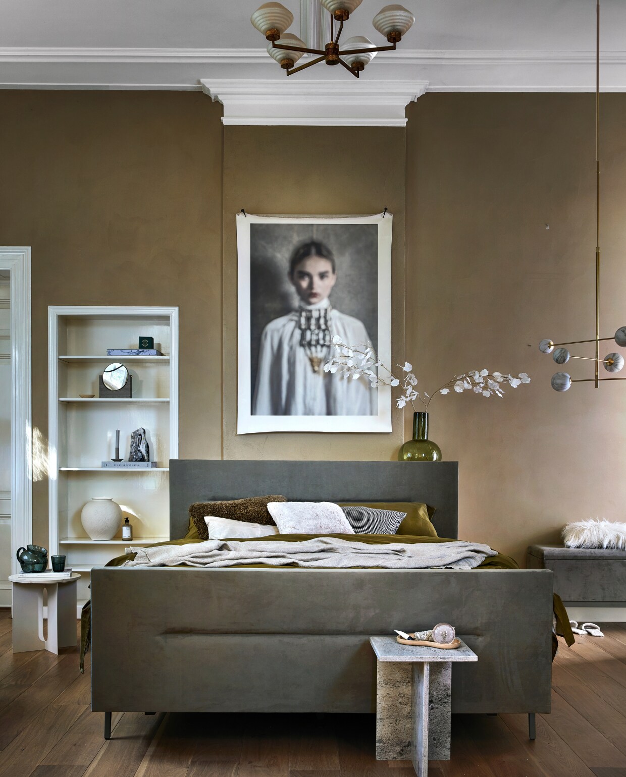 Boxspring Lifestyle by vtwonen Pepper in stof Arcade Natural vanaf € 1990,- (140×200 cm) met antraciet frame en poot Angle.