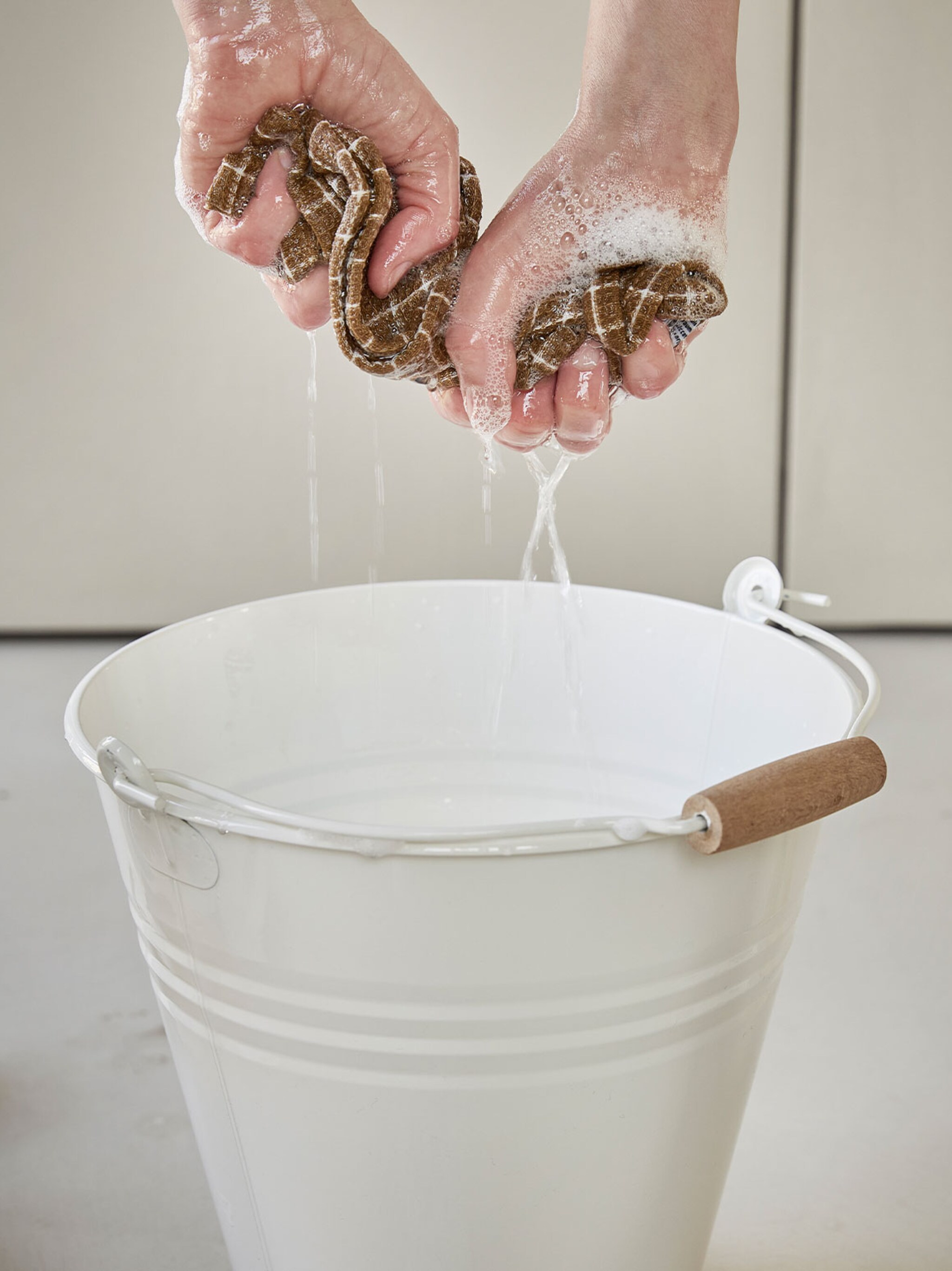 zo maak je in een handomdraai zelf milieuvriendelijke allesreiniger