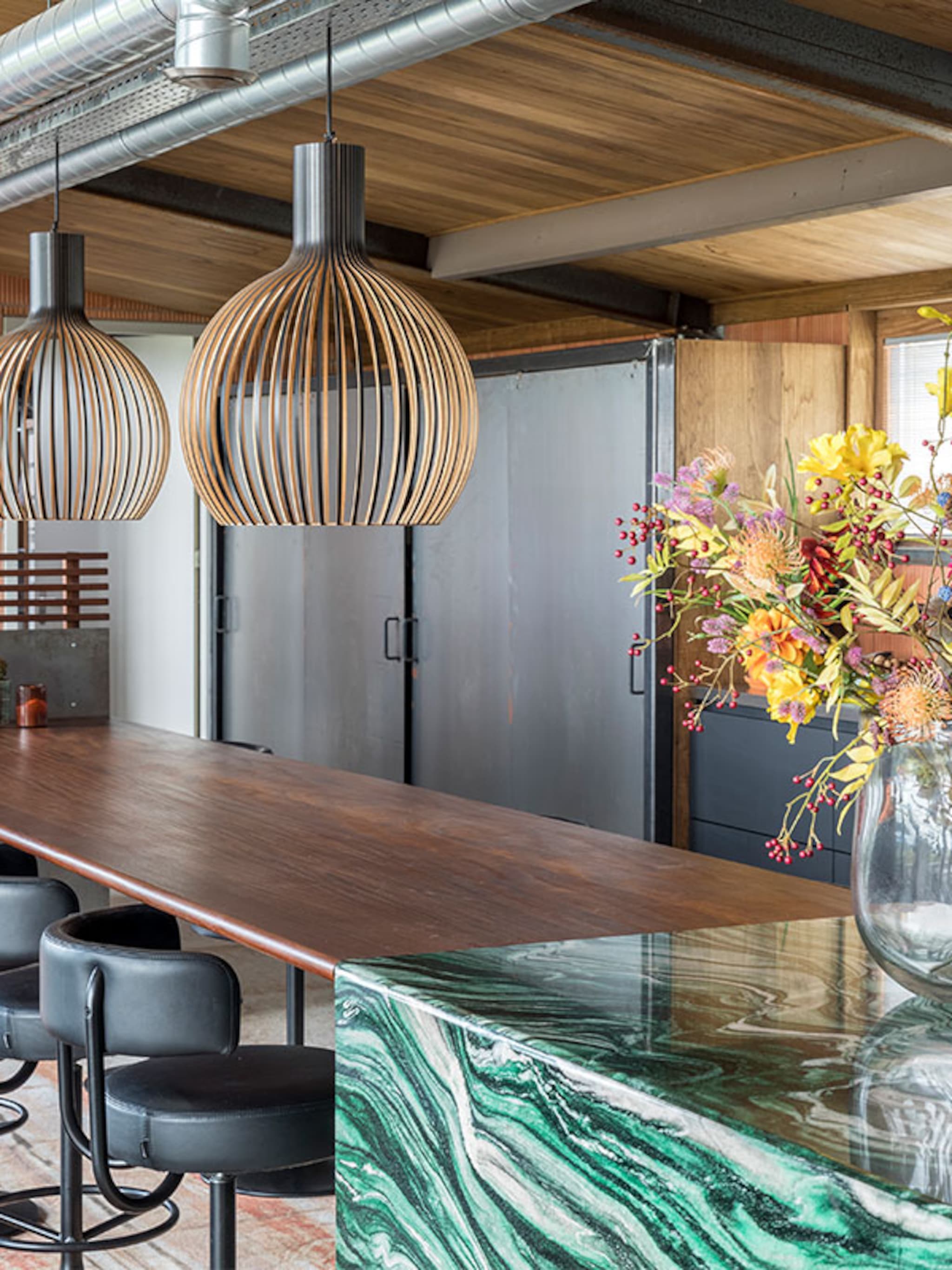 binnenkijken bij een glazen retrohuis in diepenveen