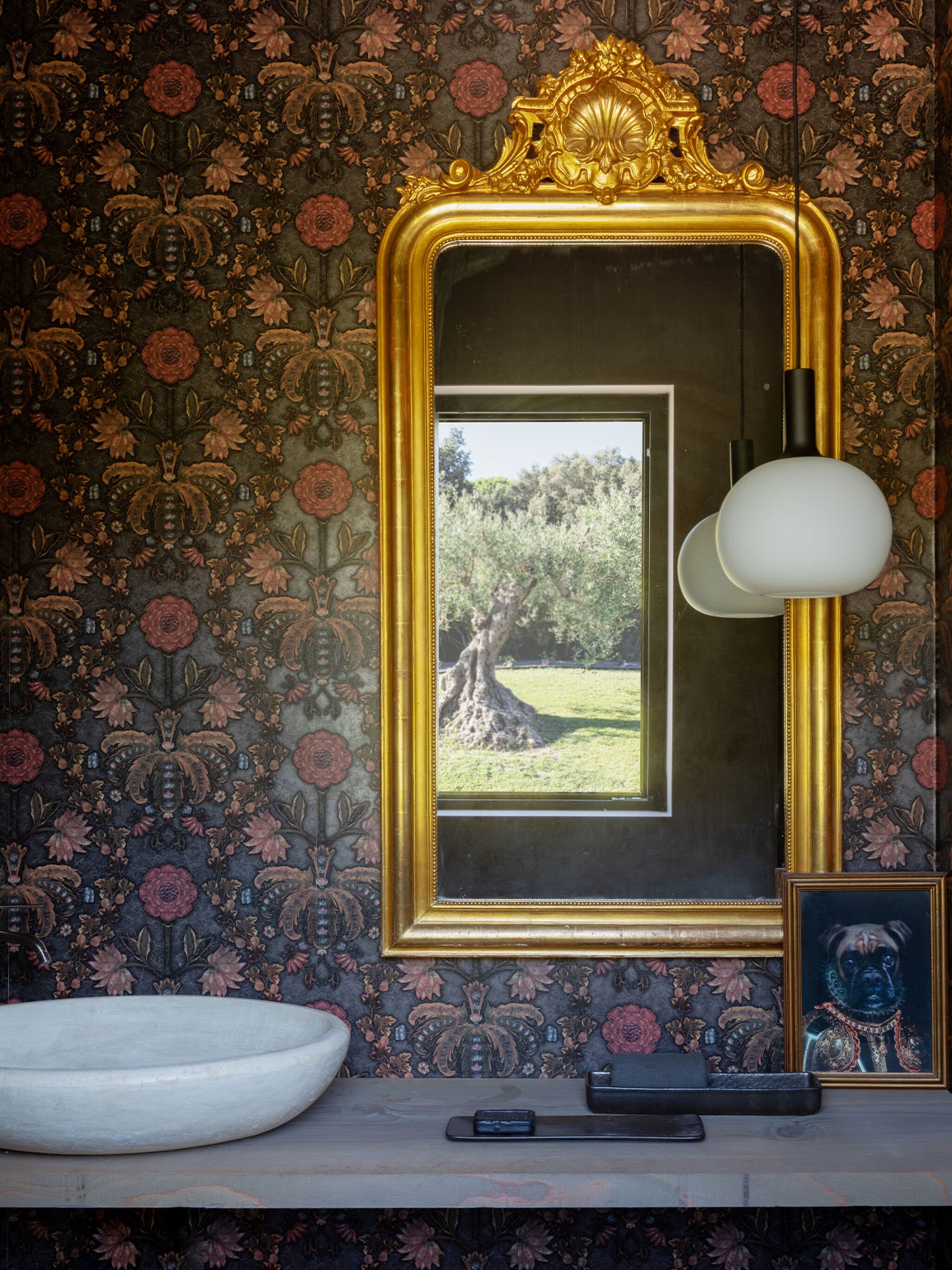 binnenkijken in een verbouwde jaren 70 villa in italie