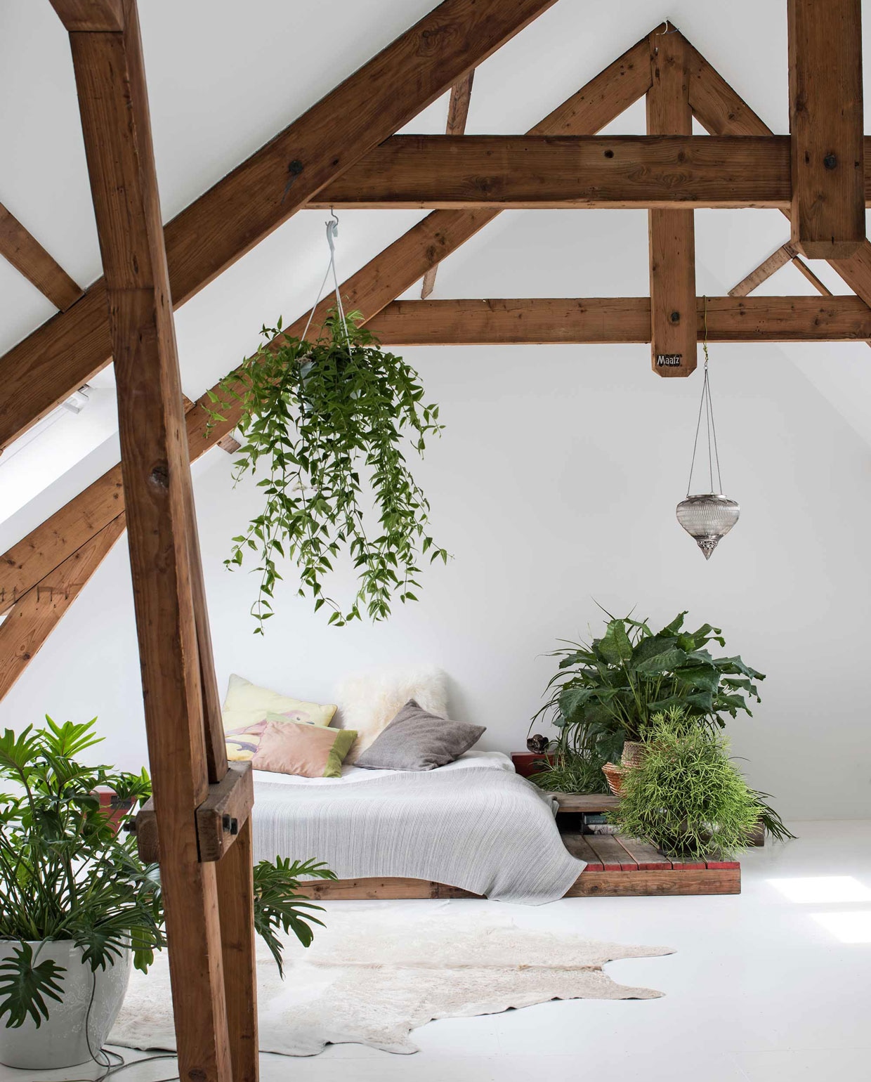 Trap van staal en eikenhout ontworpen door Martina, uitgevoerd door TNW Interieur.