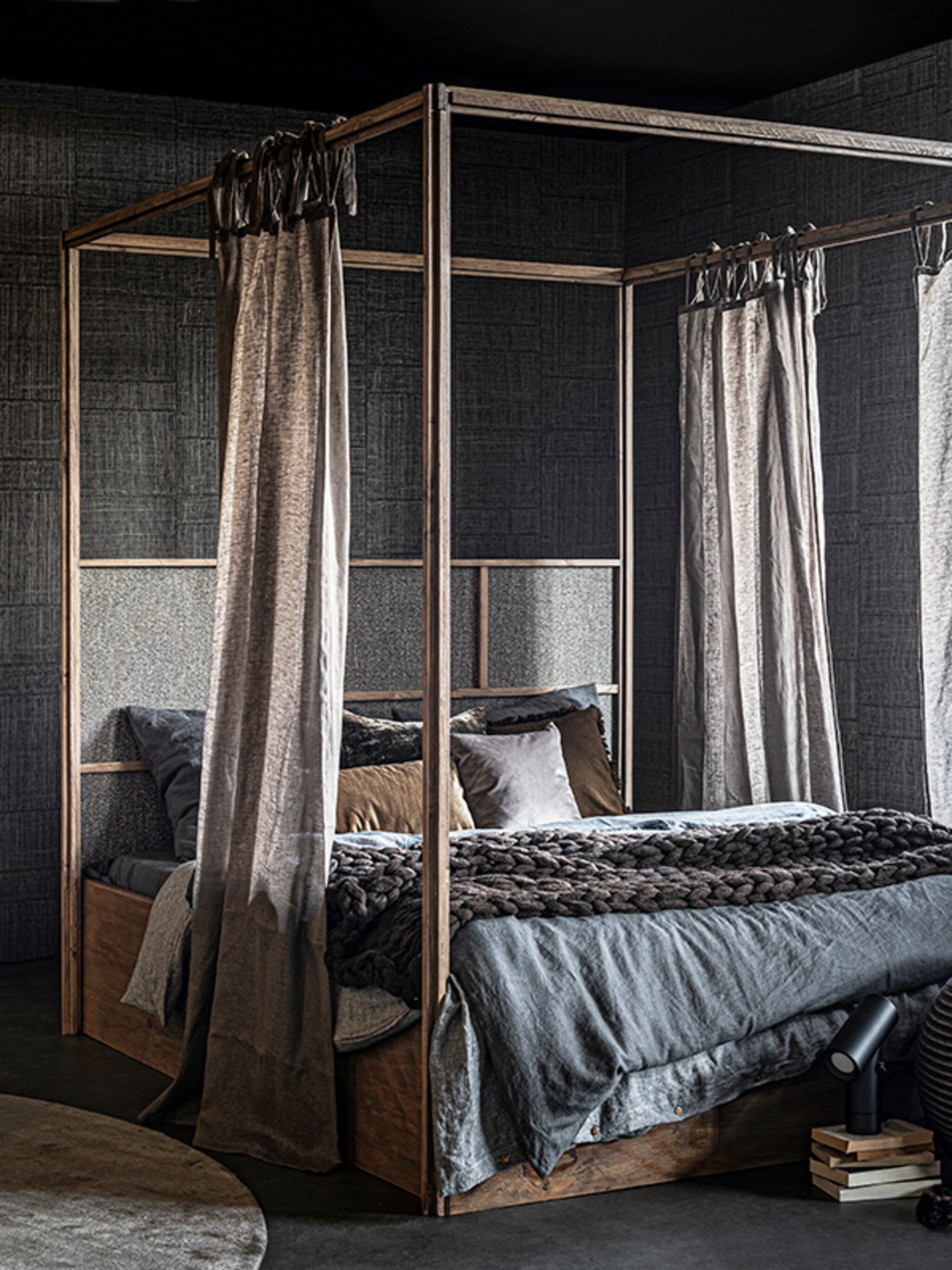 de zwarte slaapkamer net zo luxe als een hotelsuite
