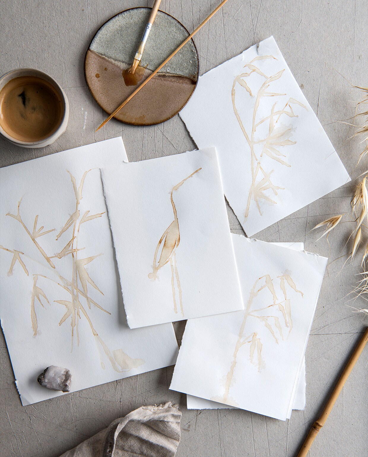 Handgemaakt bord Au lait dish € 22,95 (ohmyhome.nl). Overig privébezit.