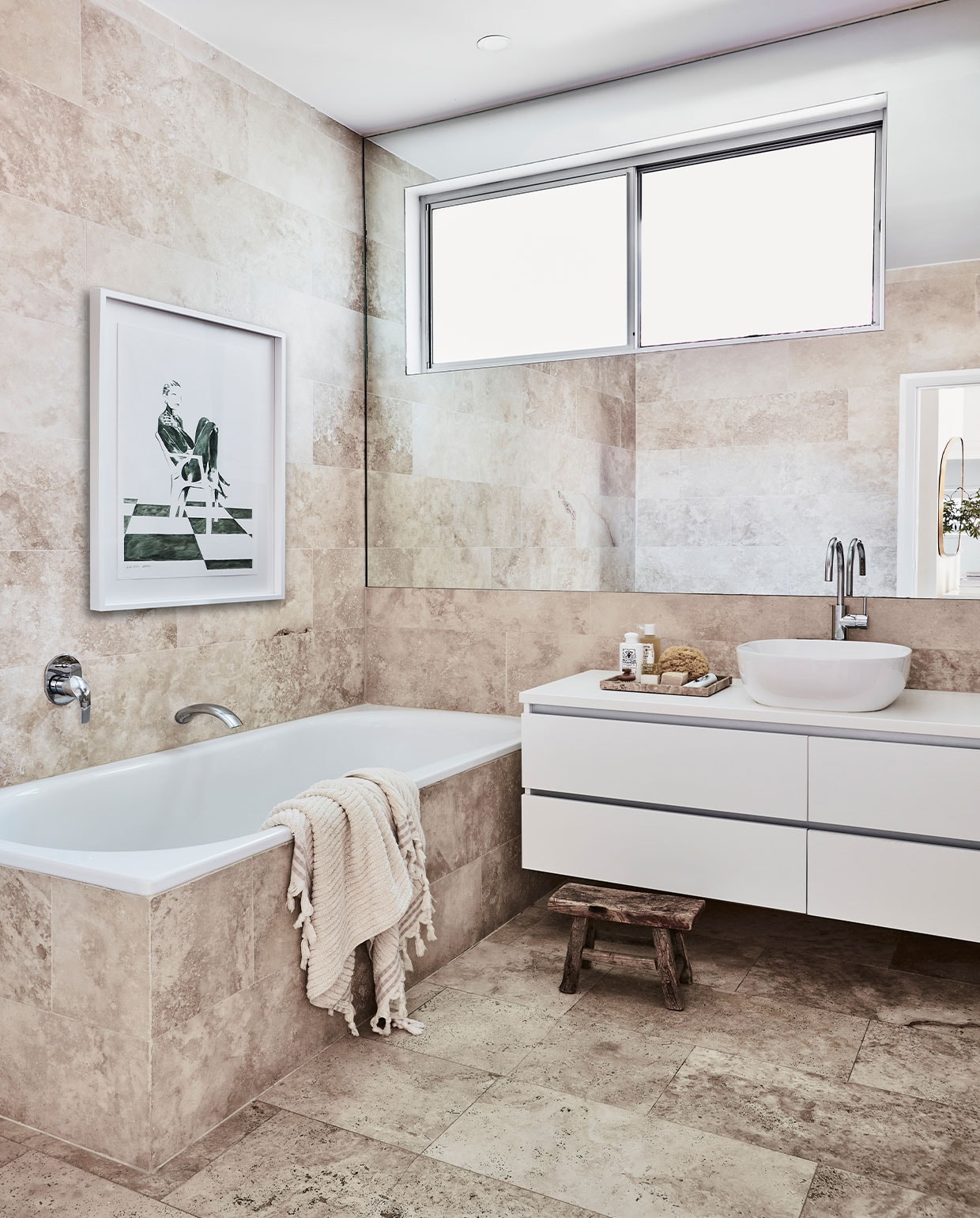 Tegels Barefoot Living. Kranen Brodware. Doek Land &amp; Sand Essentials. Overig onbekend.