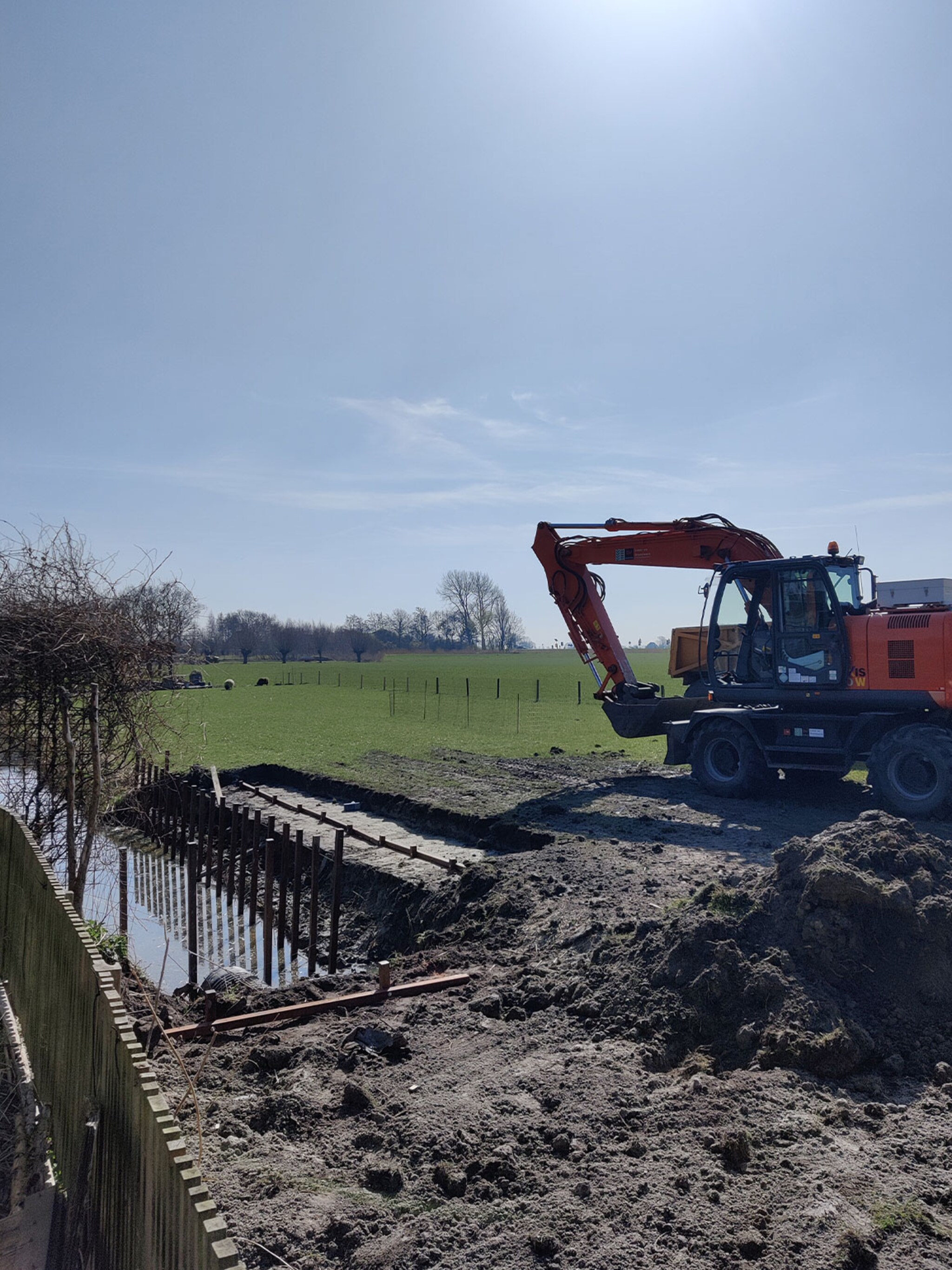 vivian en mark klussen door de graafmachine gaat erin