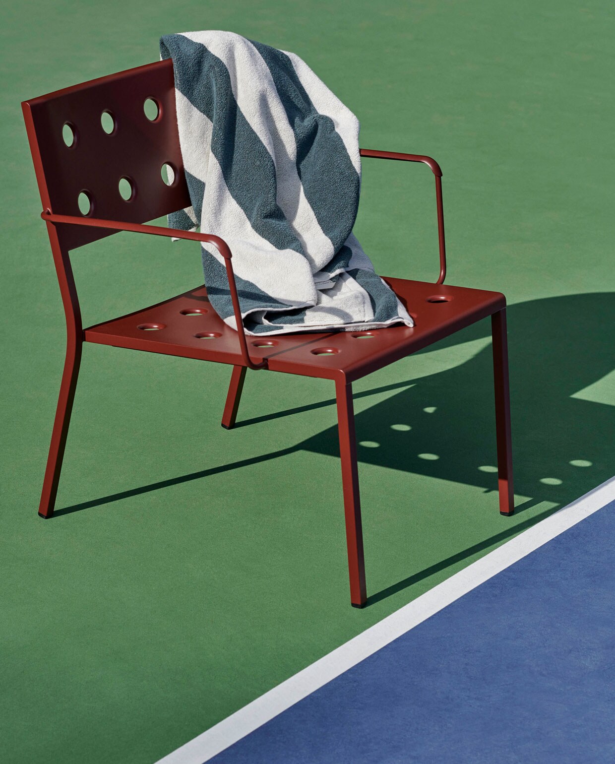 Balcony Lounge Chair in iron red