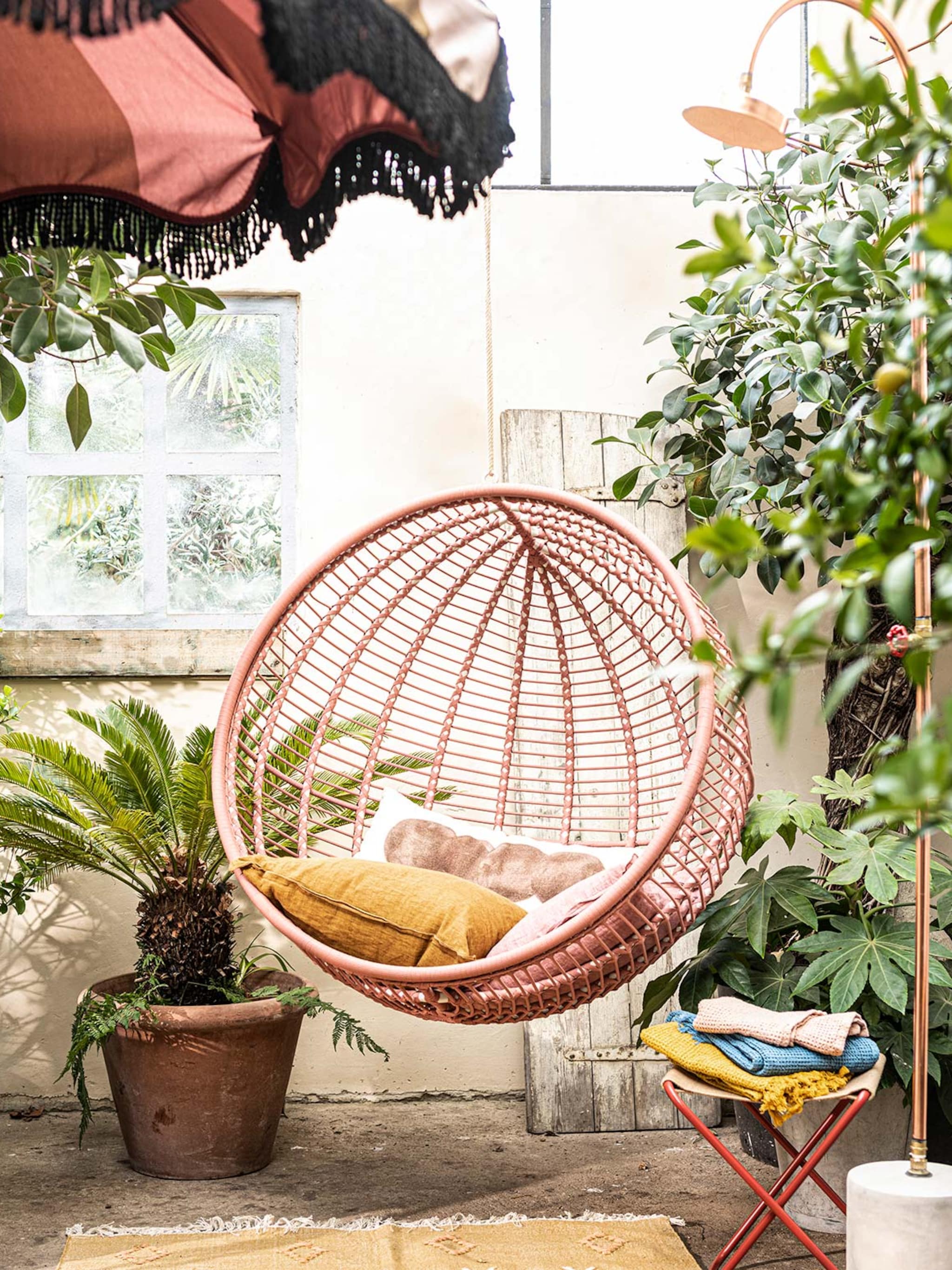 de leukste kussens om je tuin of terras mee op te vrolijken