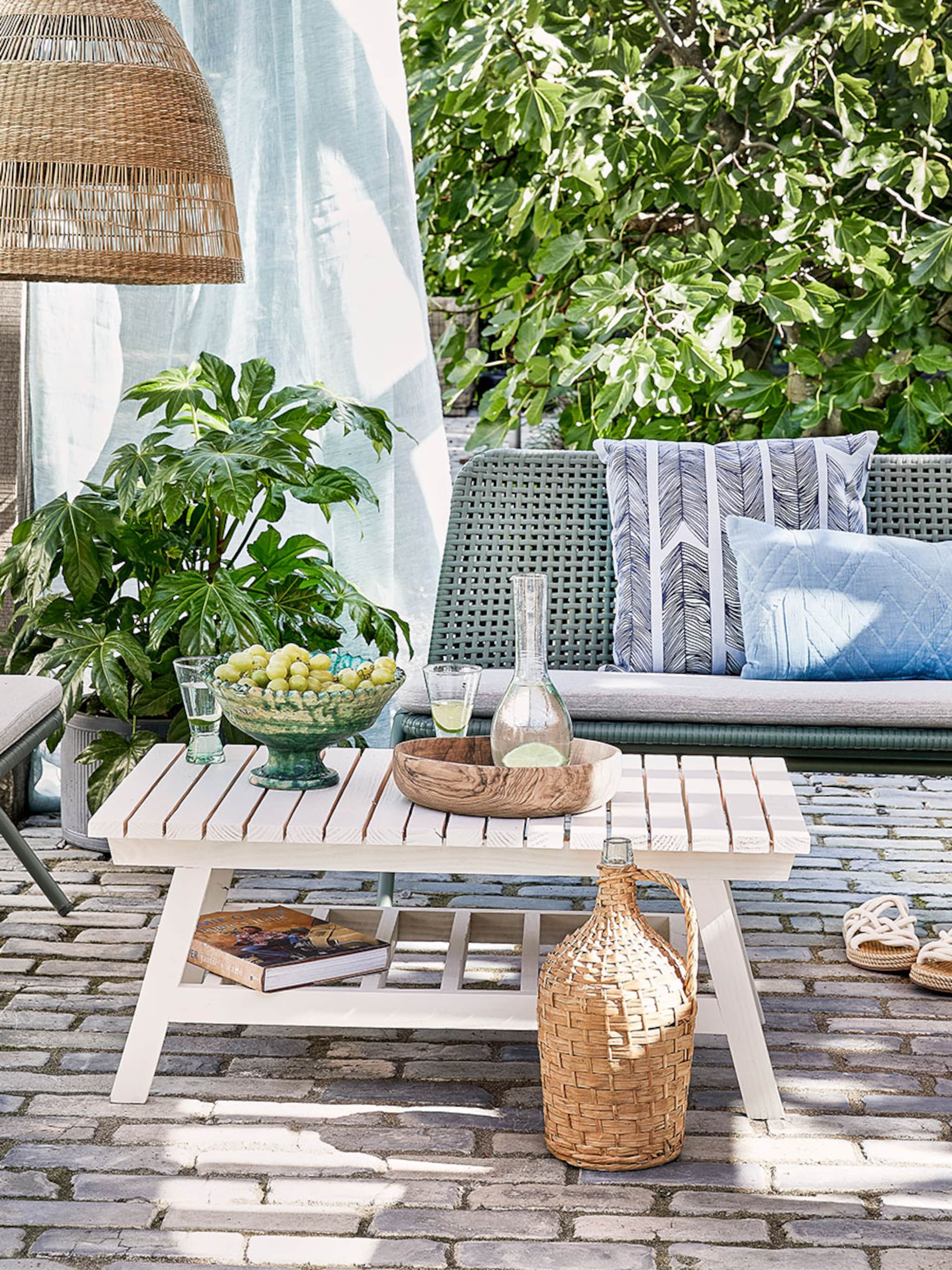 vergrijsde houten tuinmeubels opknappen