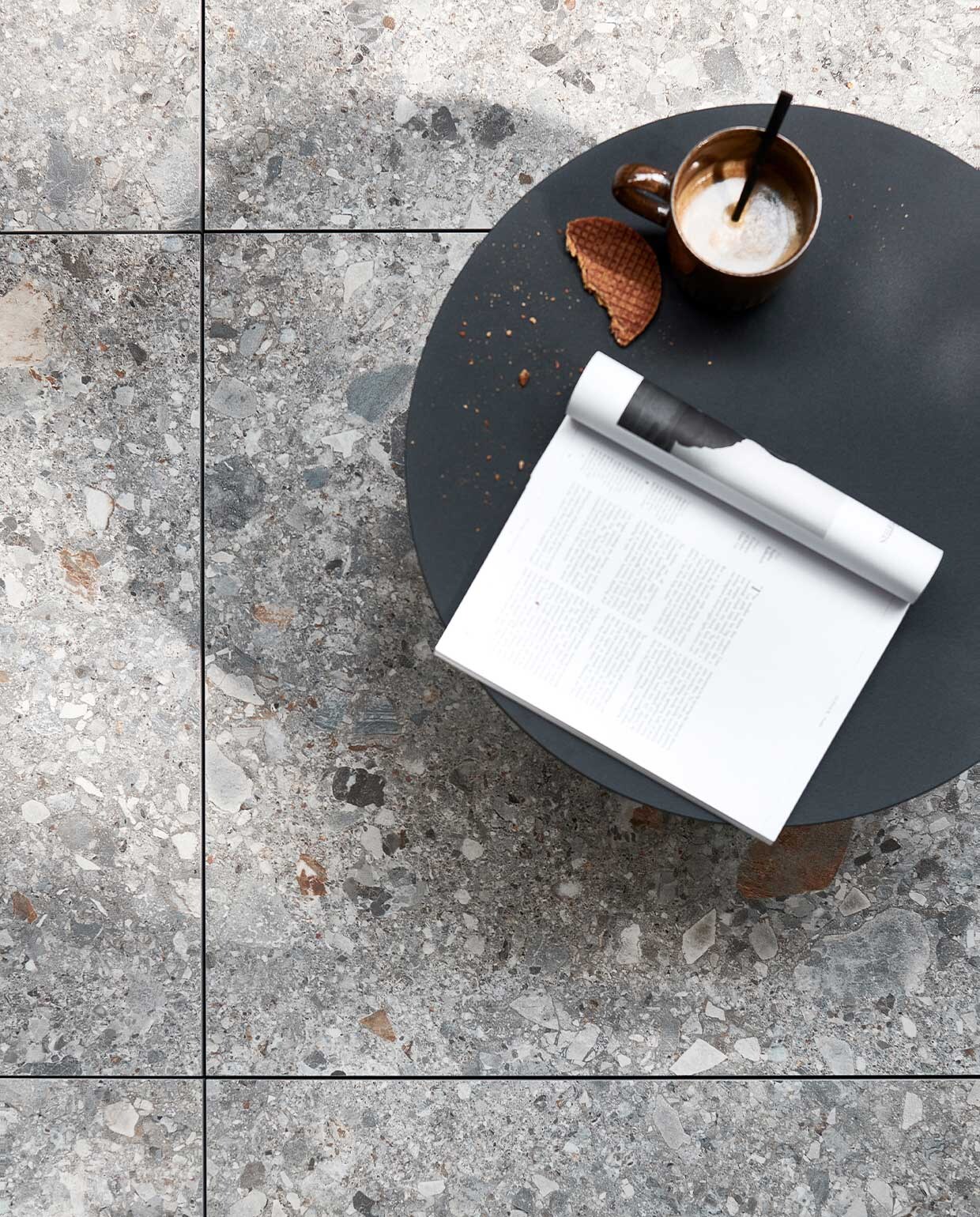 Buitentegels Solostone Uni Composite mix, 70x70x3,2 cm per m² € 69,95.