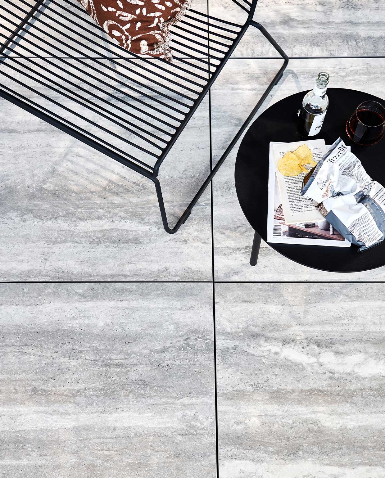 Buitentegels Solostone Uni Dark Travertine, 70x70x3,2 cm per m² € 69,95.