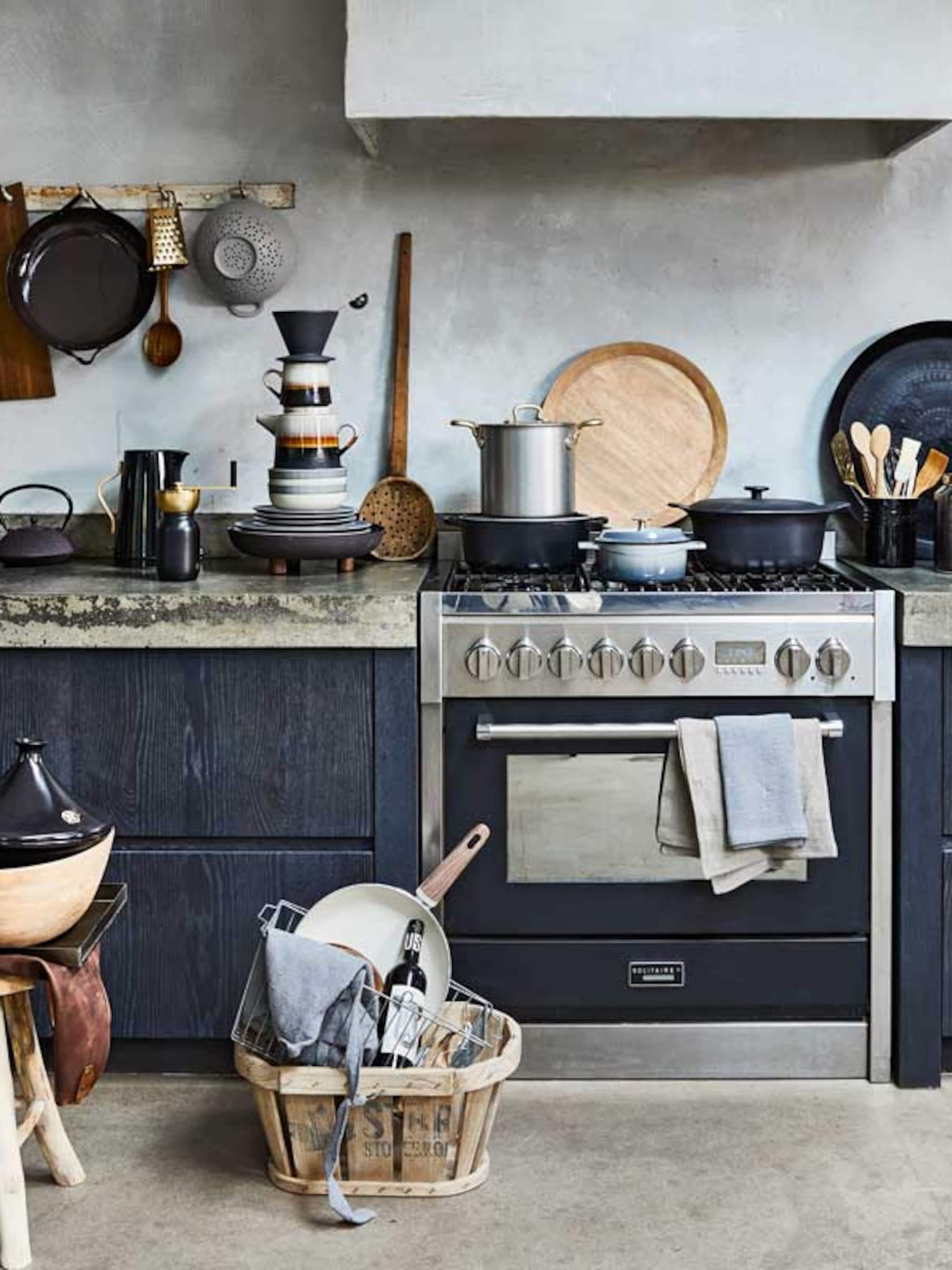 aangekoekte ovenschaal zo maak je hem weer blinkend schoon
