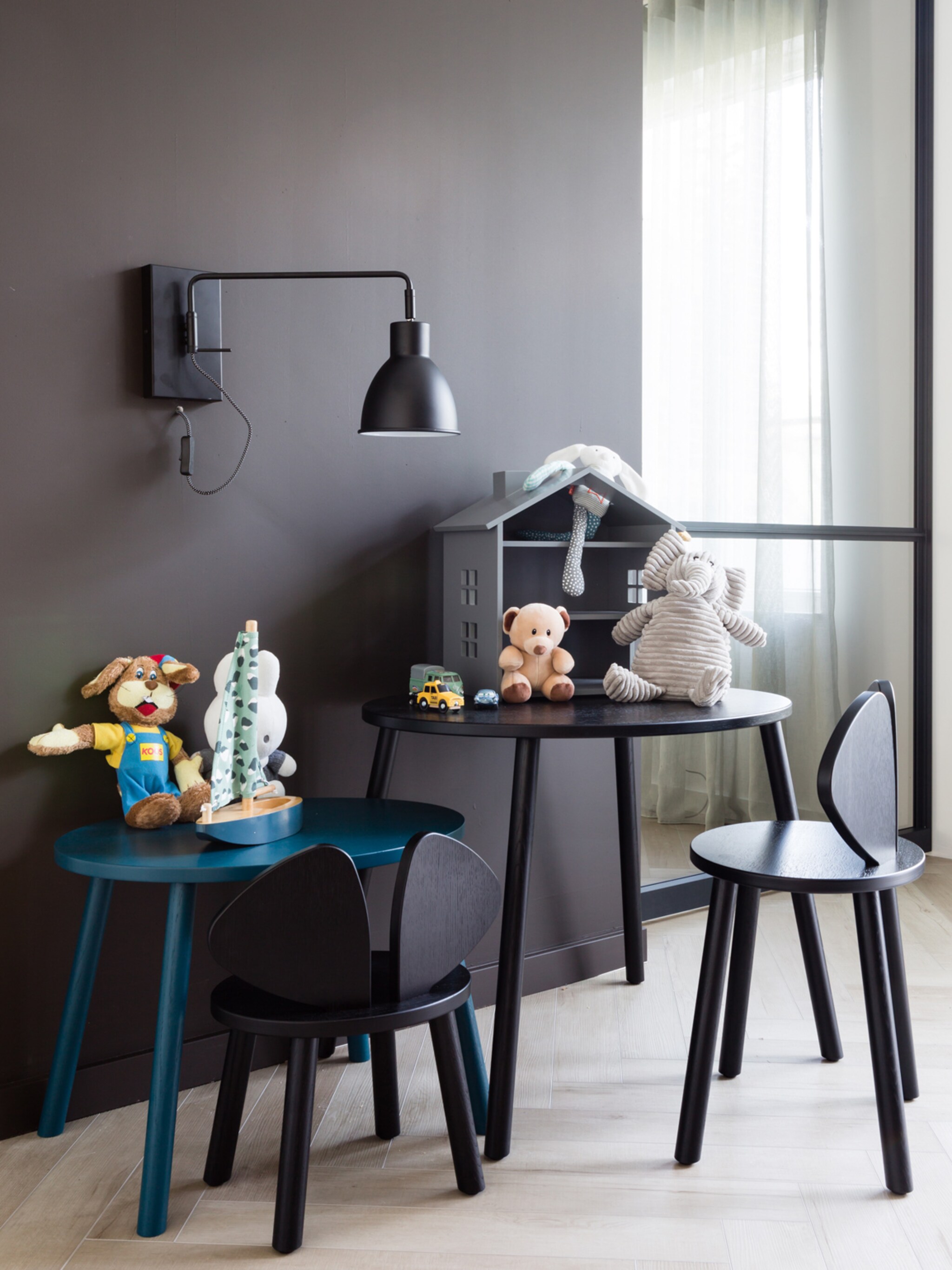 zwart en goud voor een speelse kinderkamer met luxe uitstraling