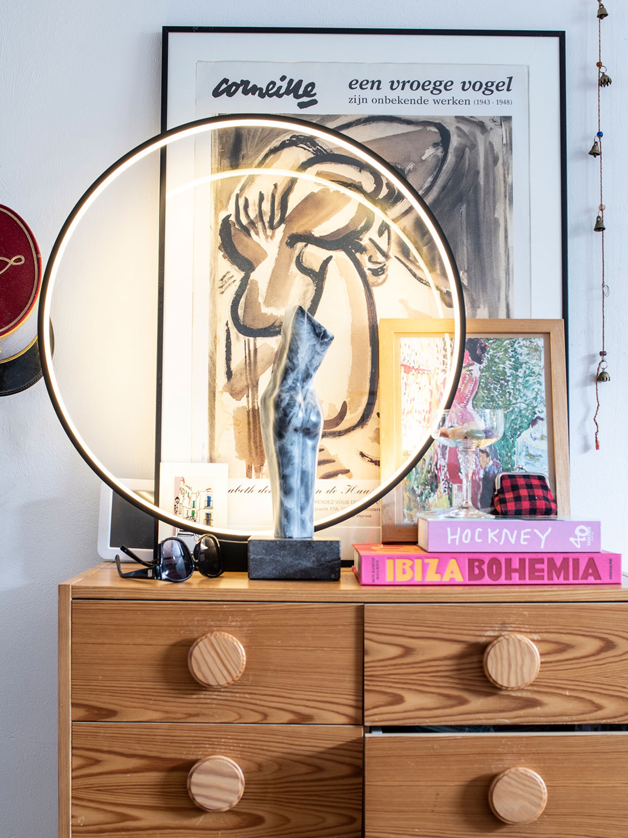 binnenkijken in een kleurrijk mini appartement in amsterdam