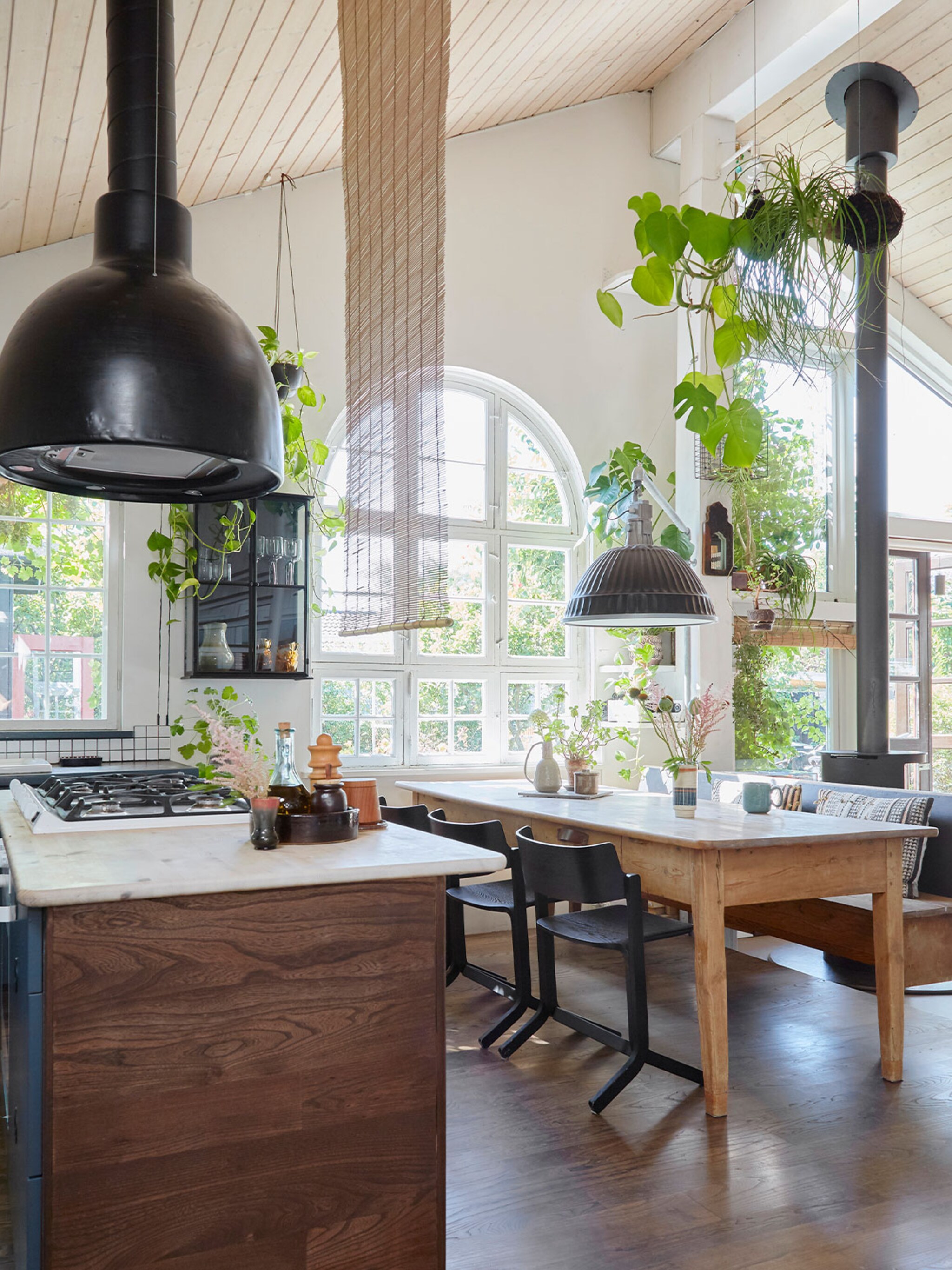 binnenkijken in een verbouwd zomerhuis vol diy projecten