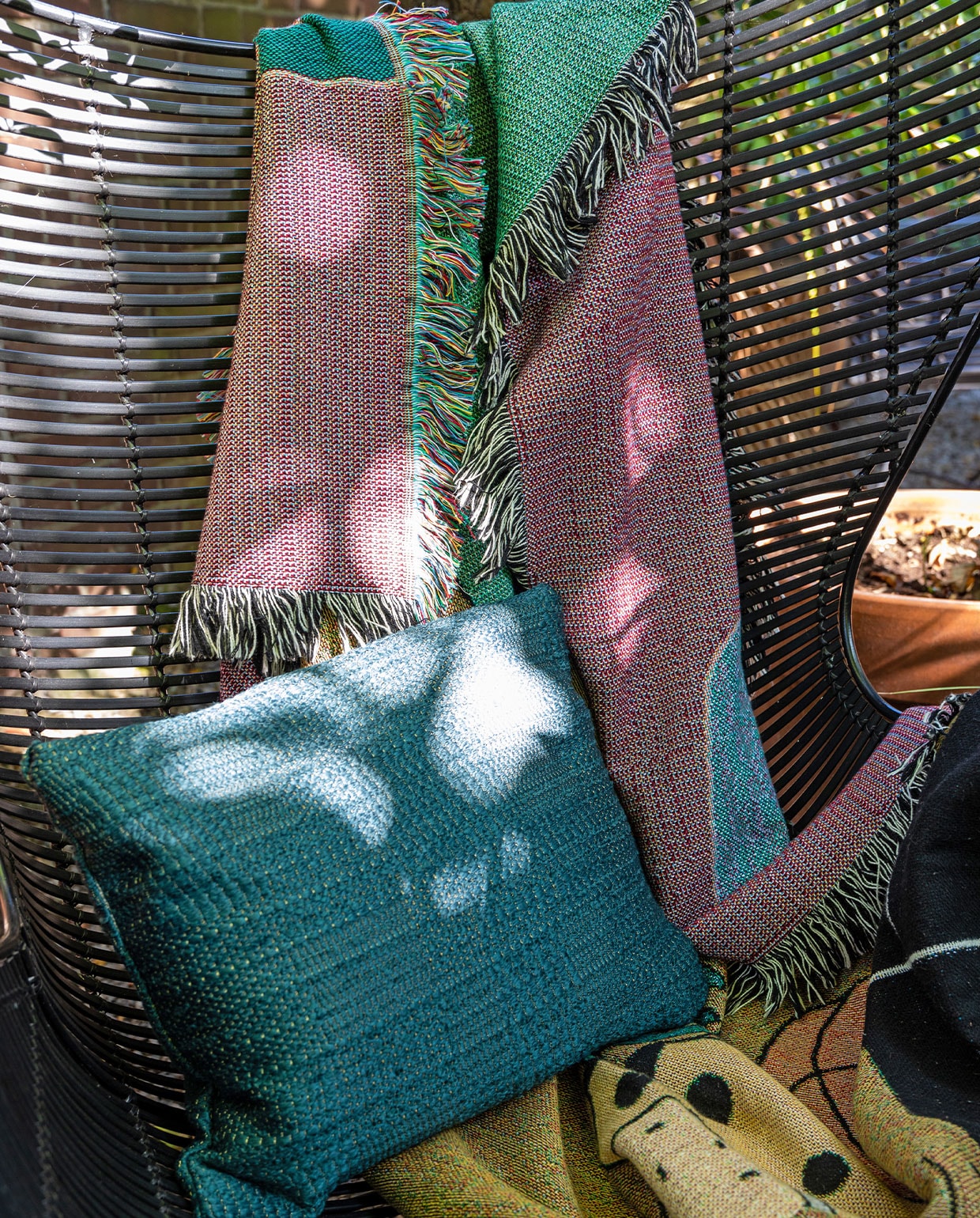 Stoel HKliving, plaid BFGF, kussen laten maken met stof van Dedar.