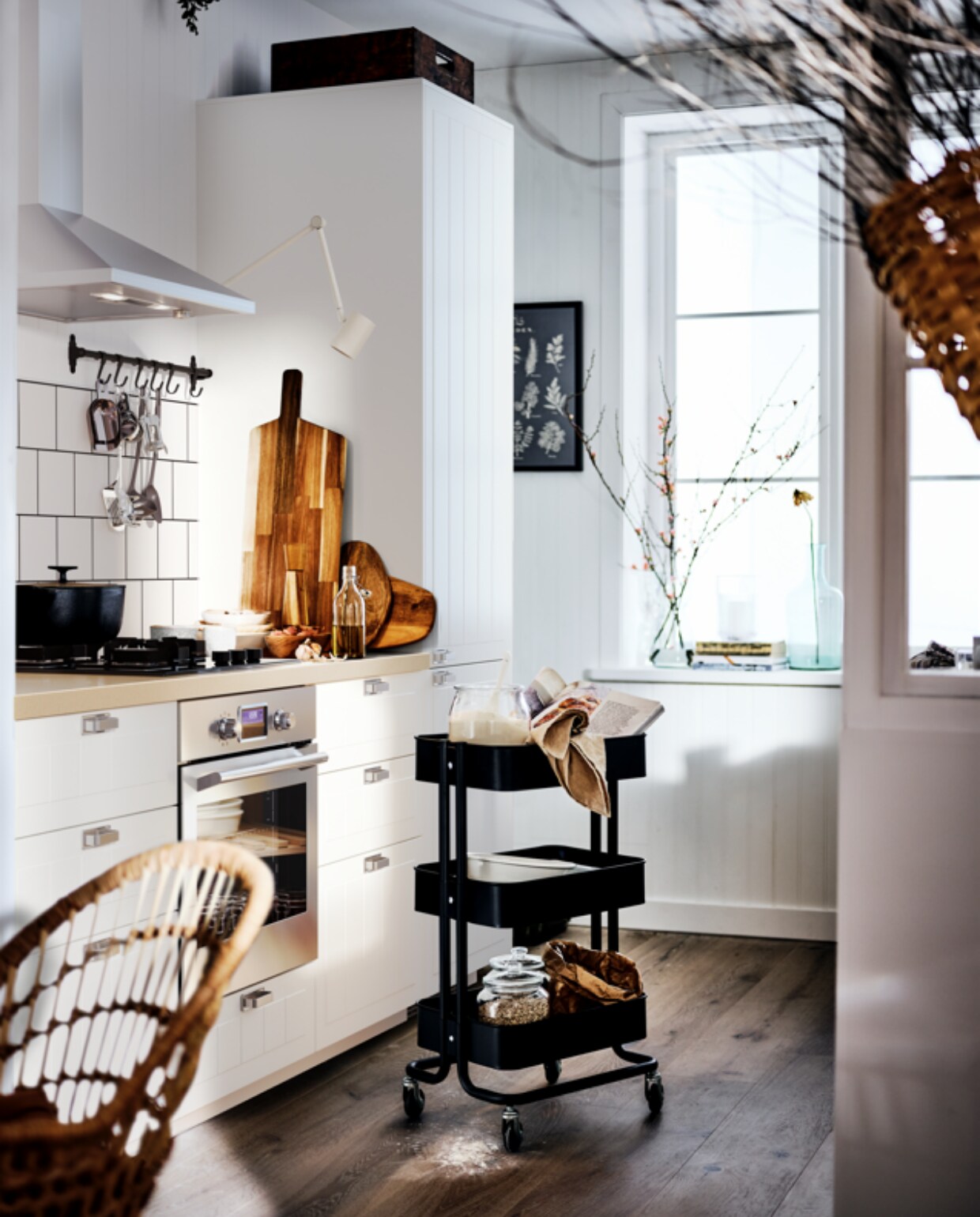 Zwarte roltafel, RÅSKOG, € 39,99