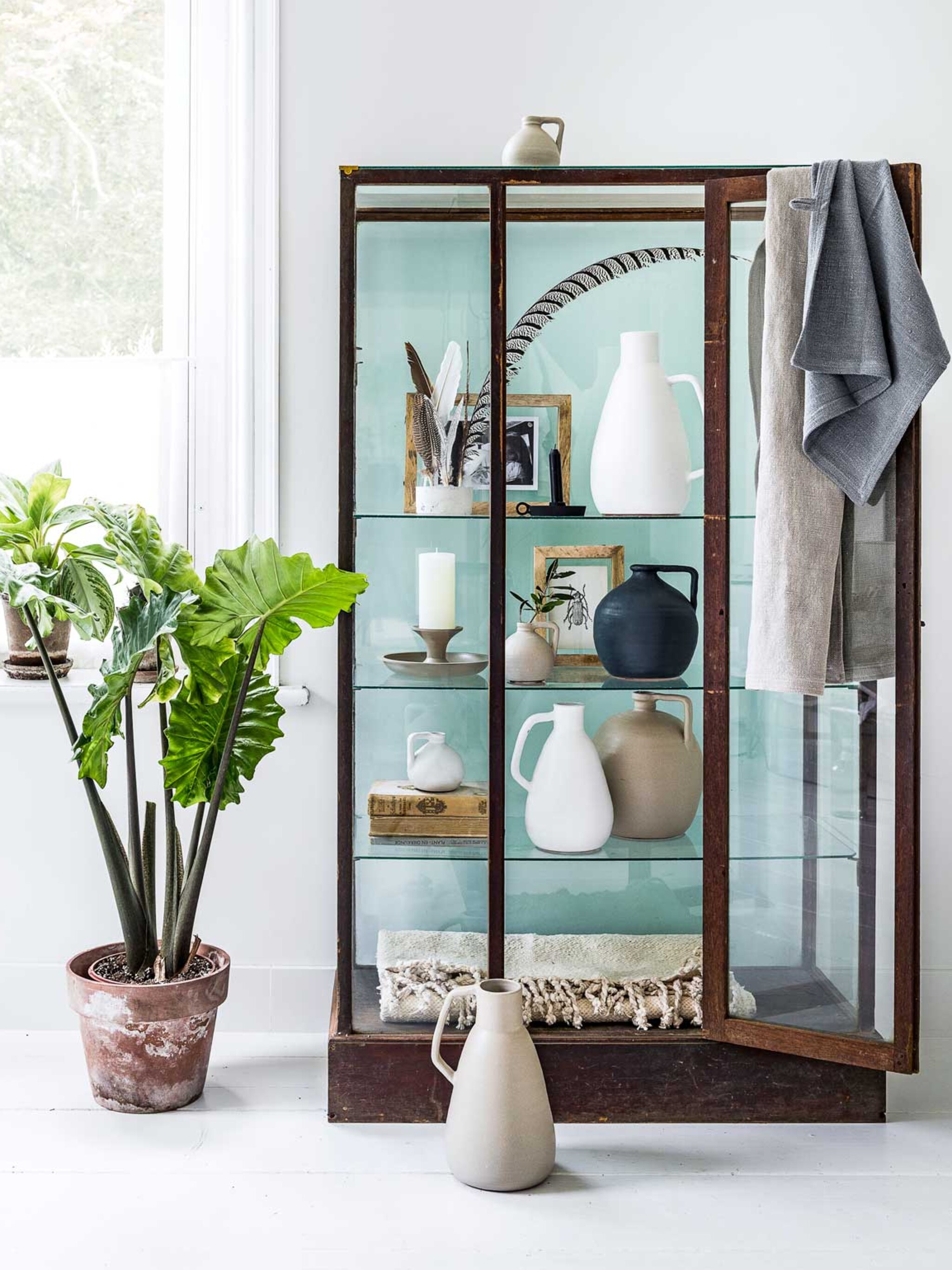 viva la vitrine 3 stylingtips voor de vitrinekast