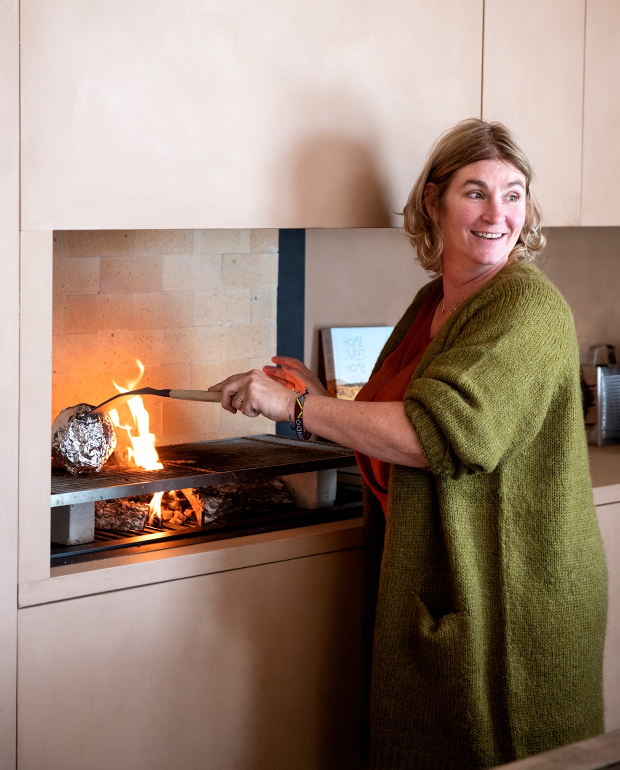 Larissa aan het koken.