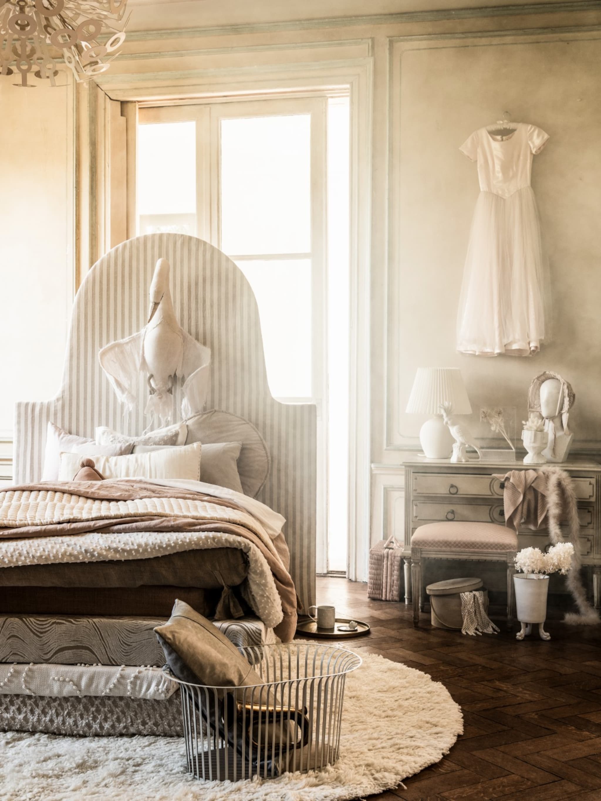 deze kleuren en materialen passen perfect bij de romantische woonstijl