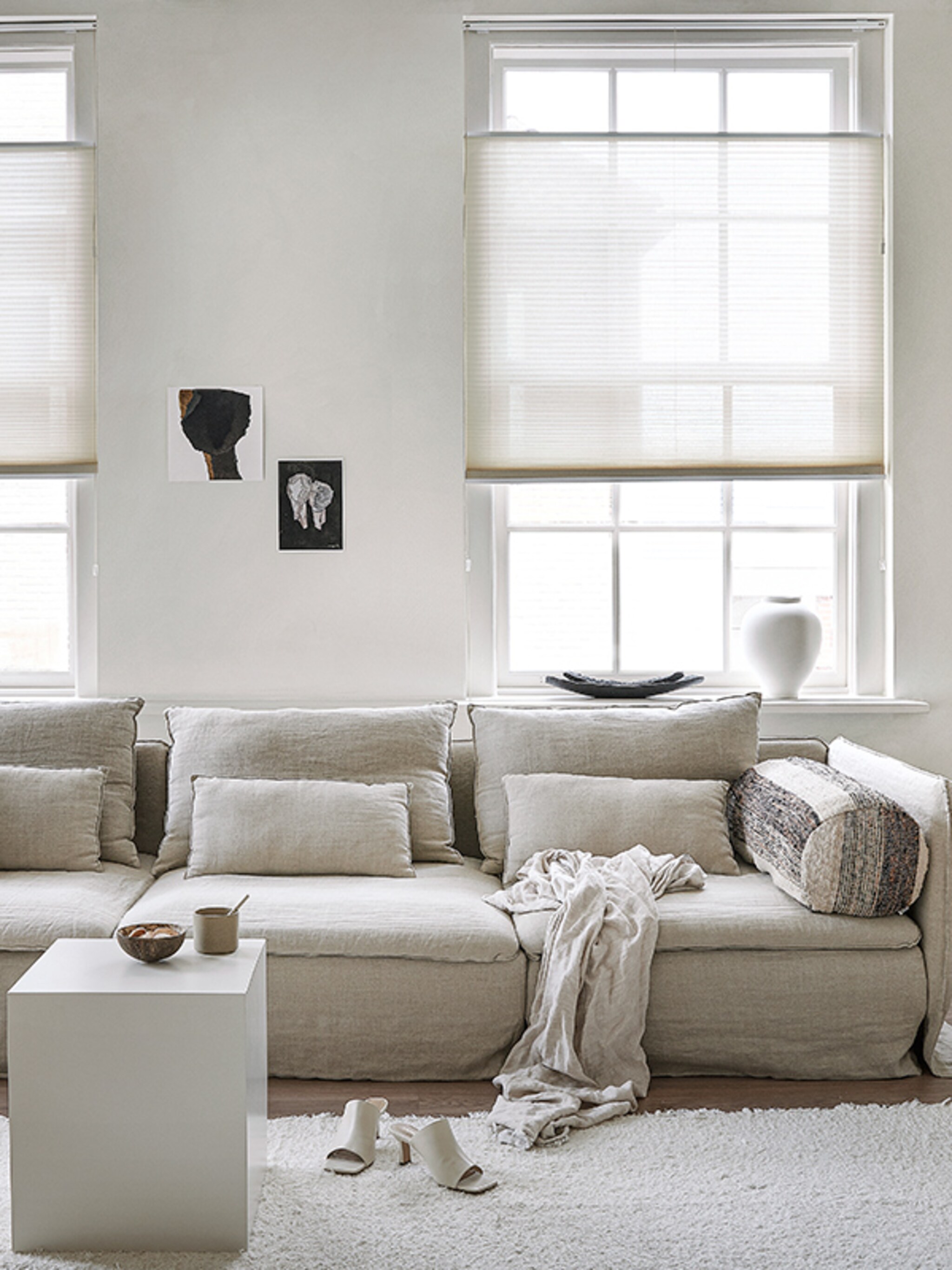 een beige zetel is de musthave voor een rustgevende woonkamer