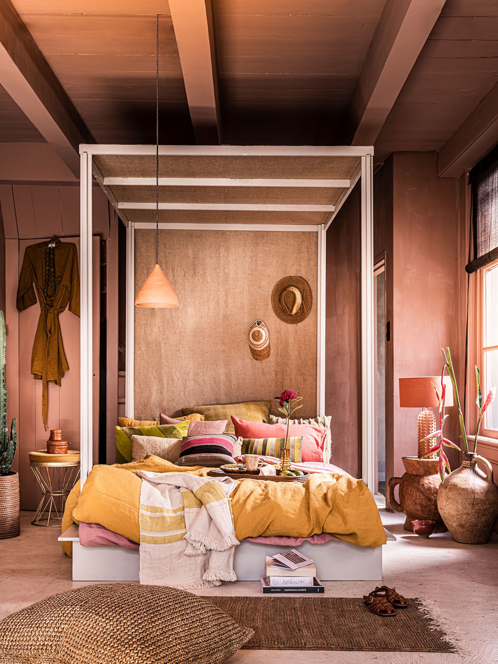 wegmoffelen in stijl discreet spullen opbergen onder het bed