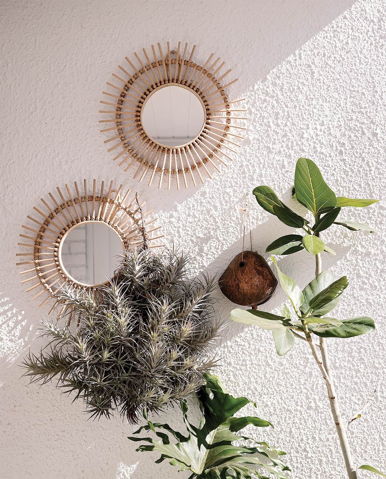 Rotan spiegelsH&amp;M Home. Antieke koeienbel uit Azië.