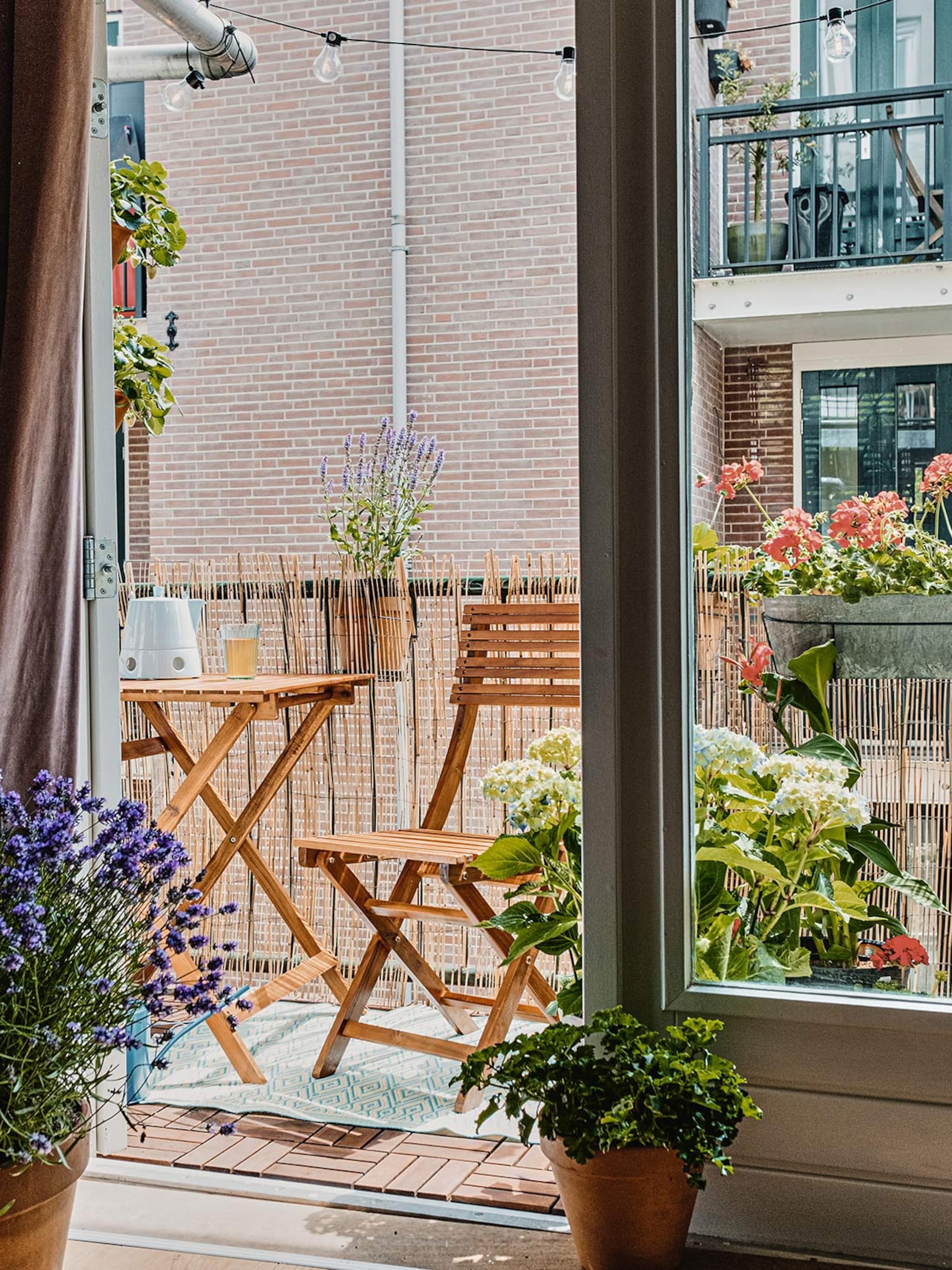 bon appetit buiten eten kan ook op een klein balkon