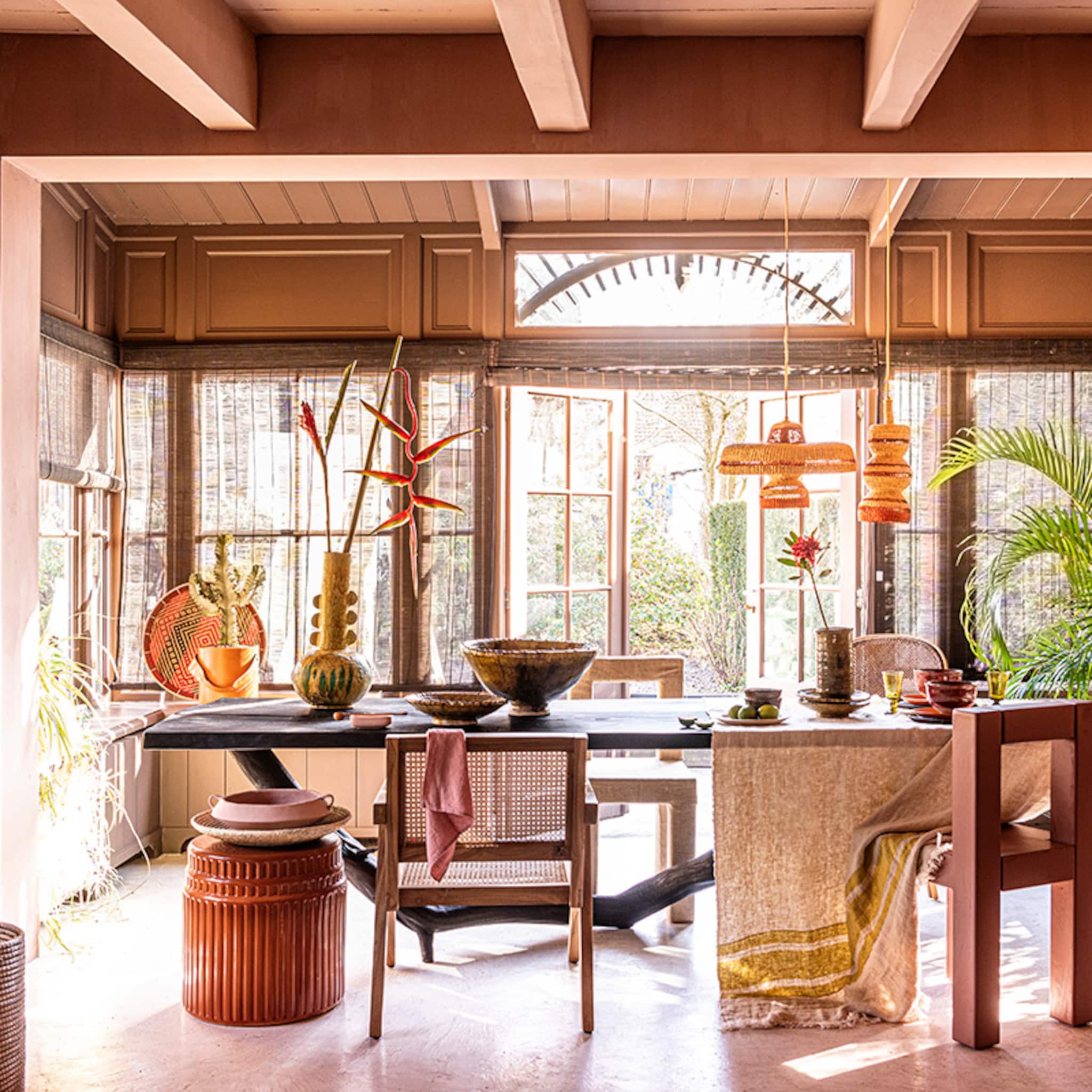 zomerse styling hul het huis in oranje roze en geel