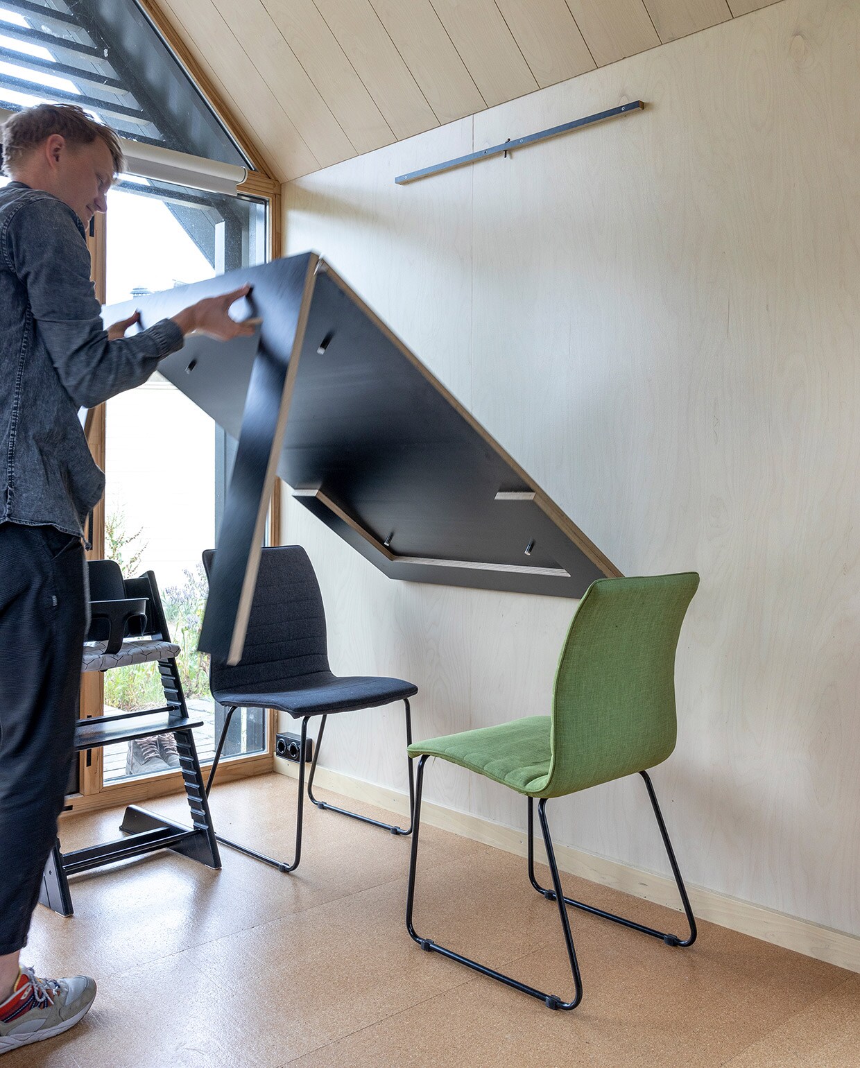 AluPlex-dekplaten en Tricoya-buitenplaten beschermen de sandwichpanelen tegen weer en wind. De kern van de panelen bestaat uit isolerend en duurzaam XPS-schuim.