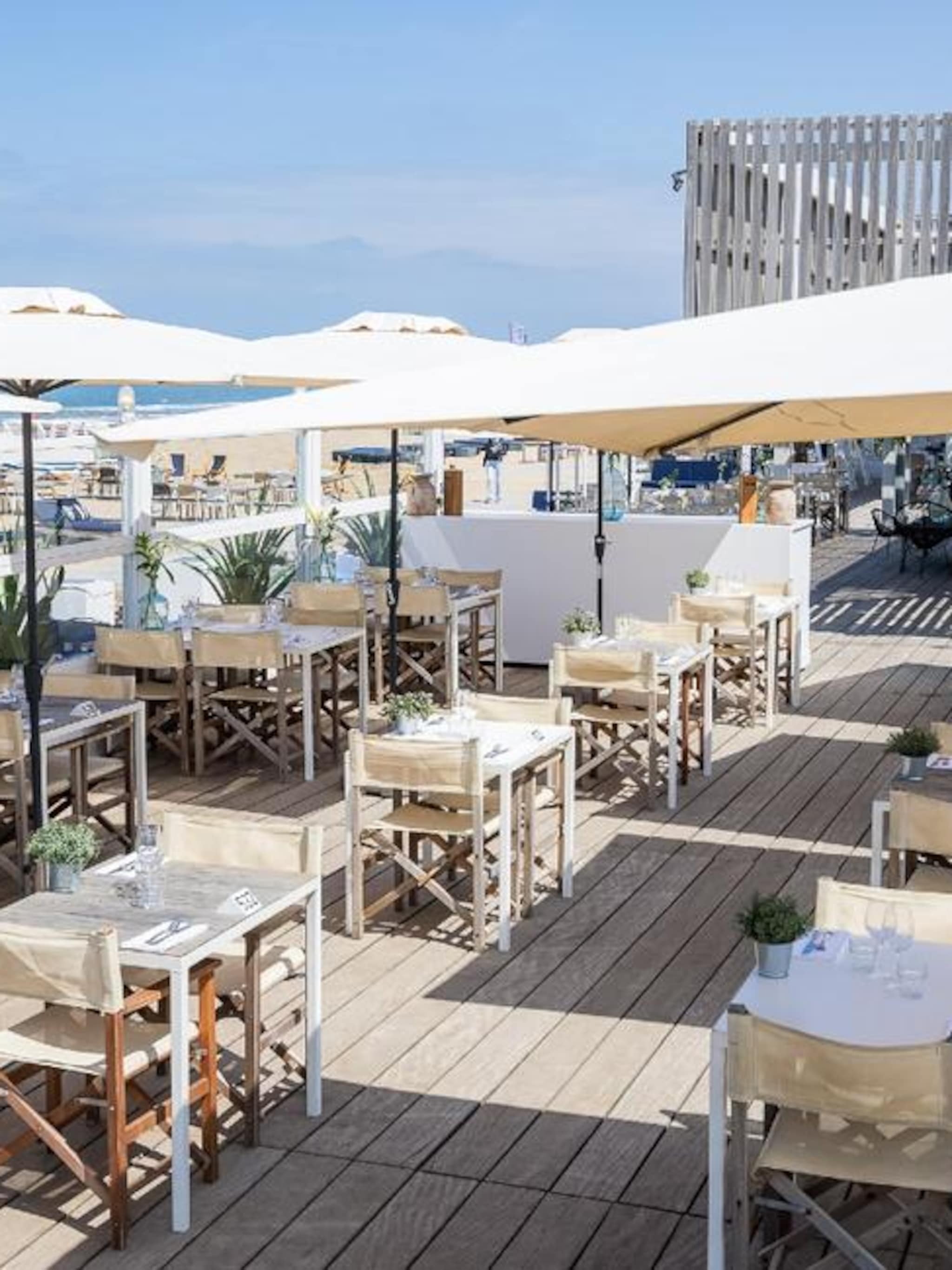 de 9 mooiste strandterrassen in nederland van bloemendaal tot zandvoort