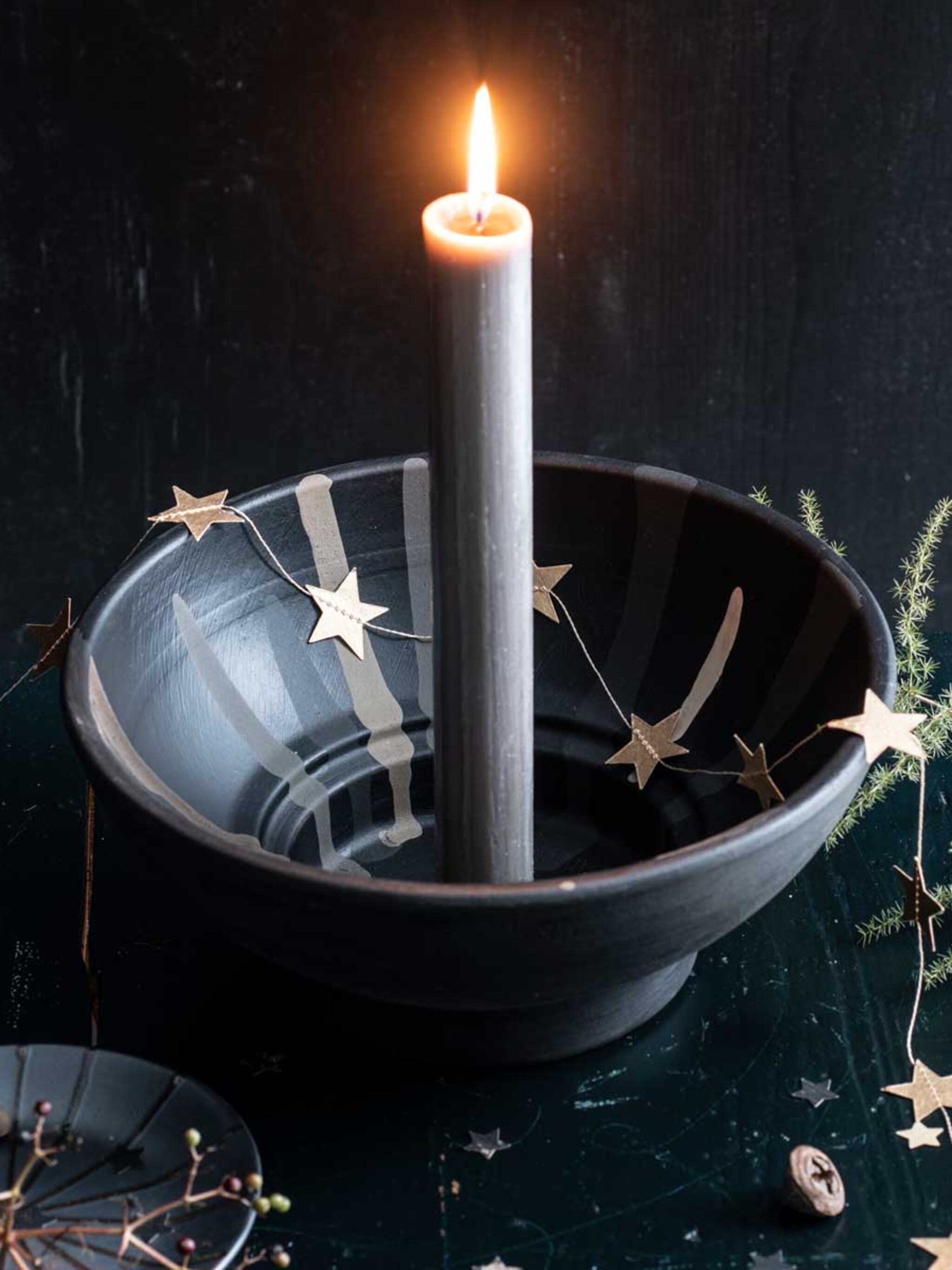 diy tover een oude bloempot om tot kandelaar