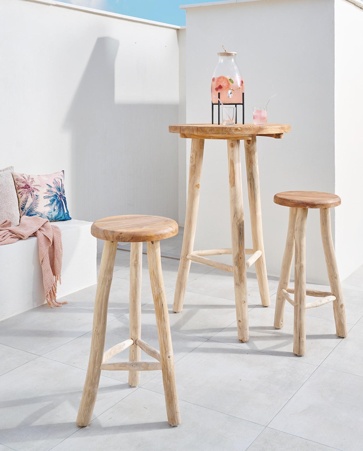 , teak, 110 x diam. 70 cm, €249 – , teak, H. 75 x diam. 35 cm, €89