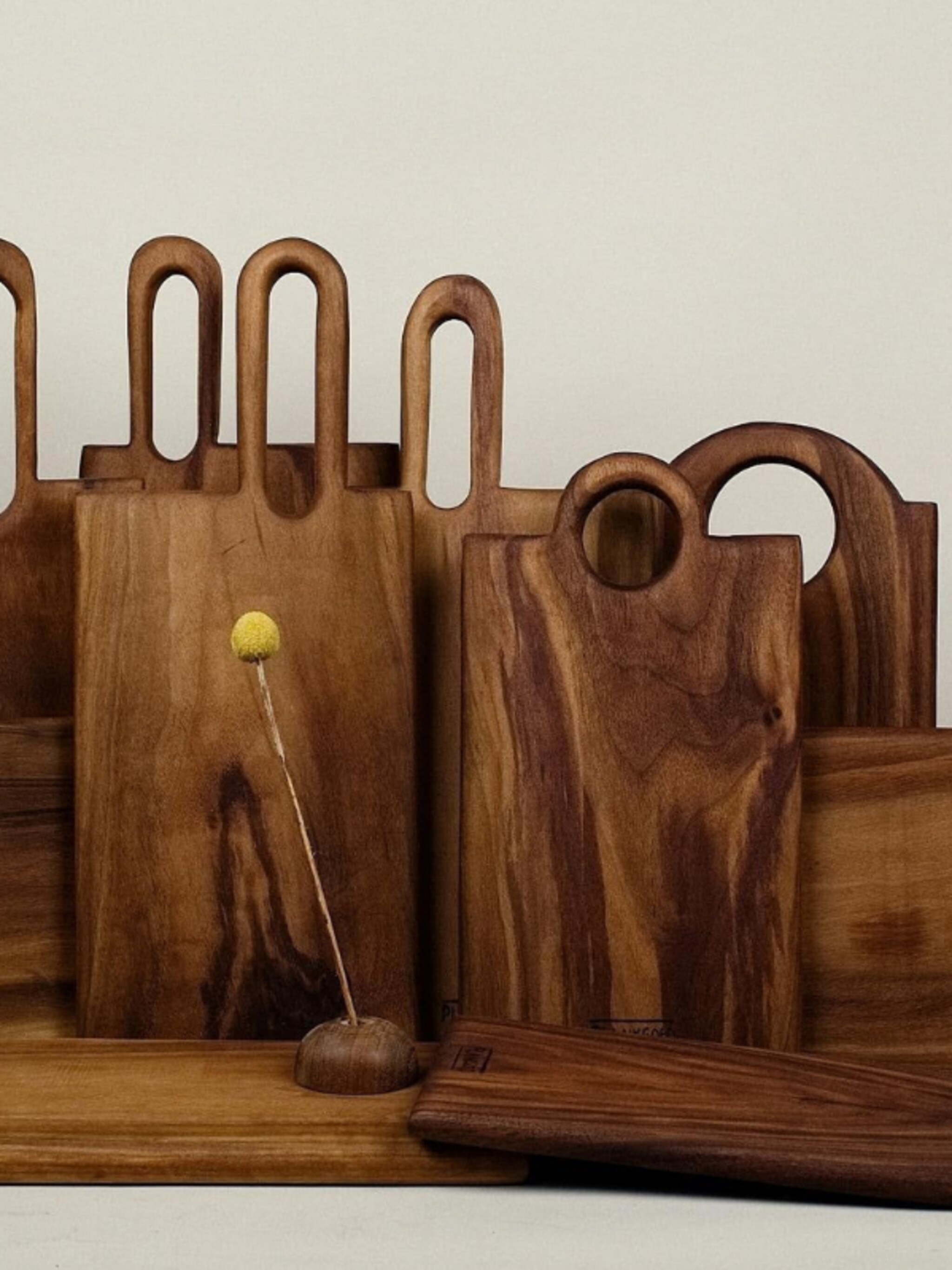 win een handgemaakte houten snijplank