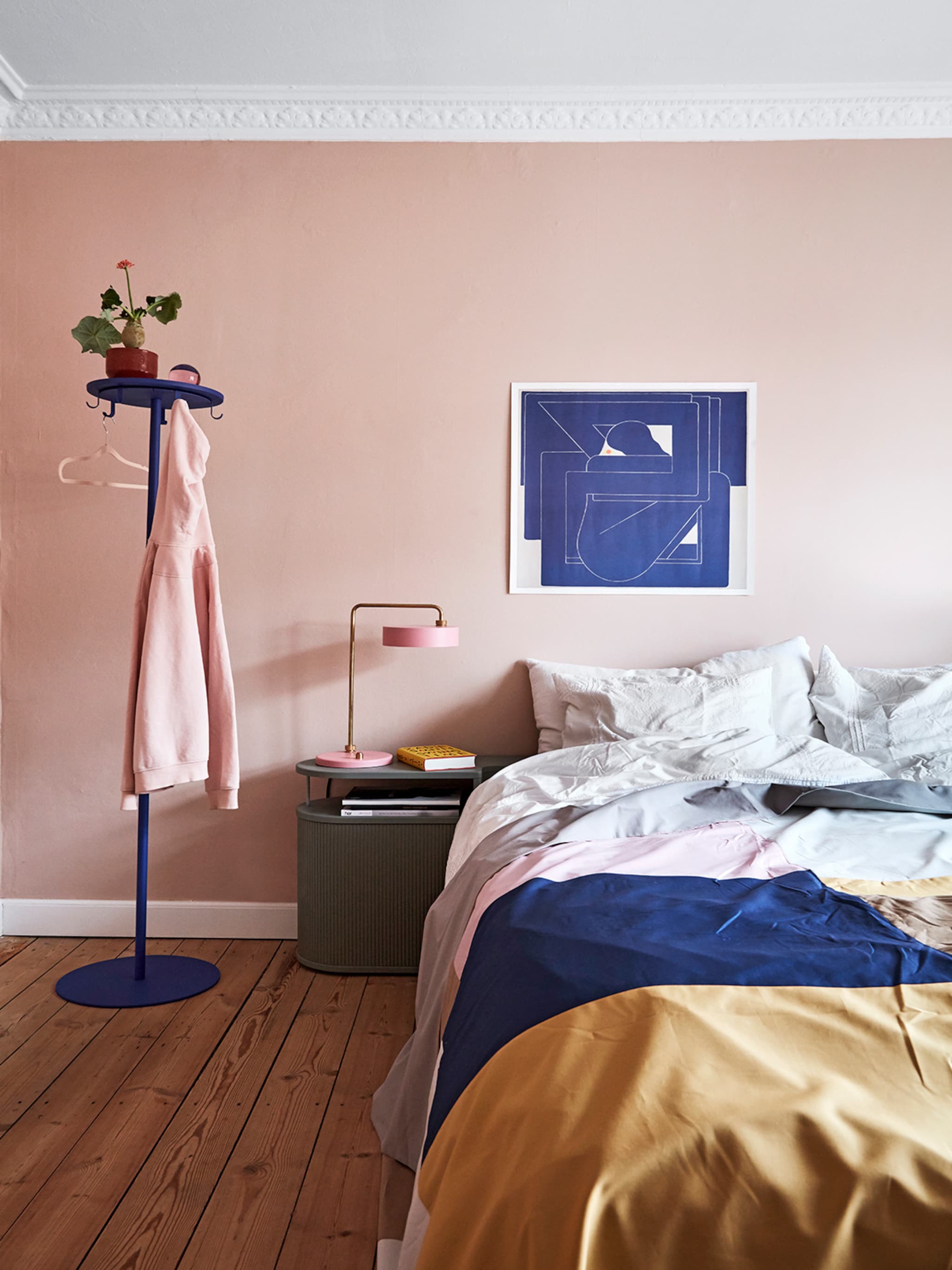 binnenkijken in een appartement met kleurrijk interieur in kopenhagen