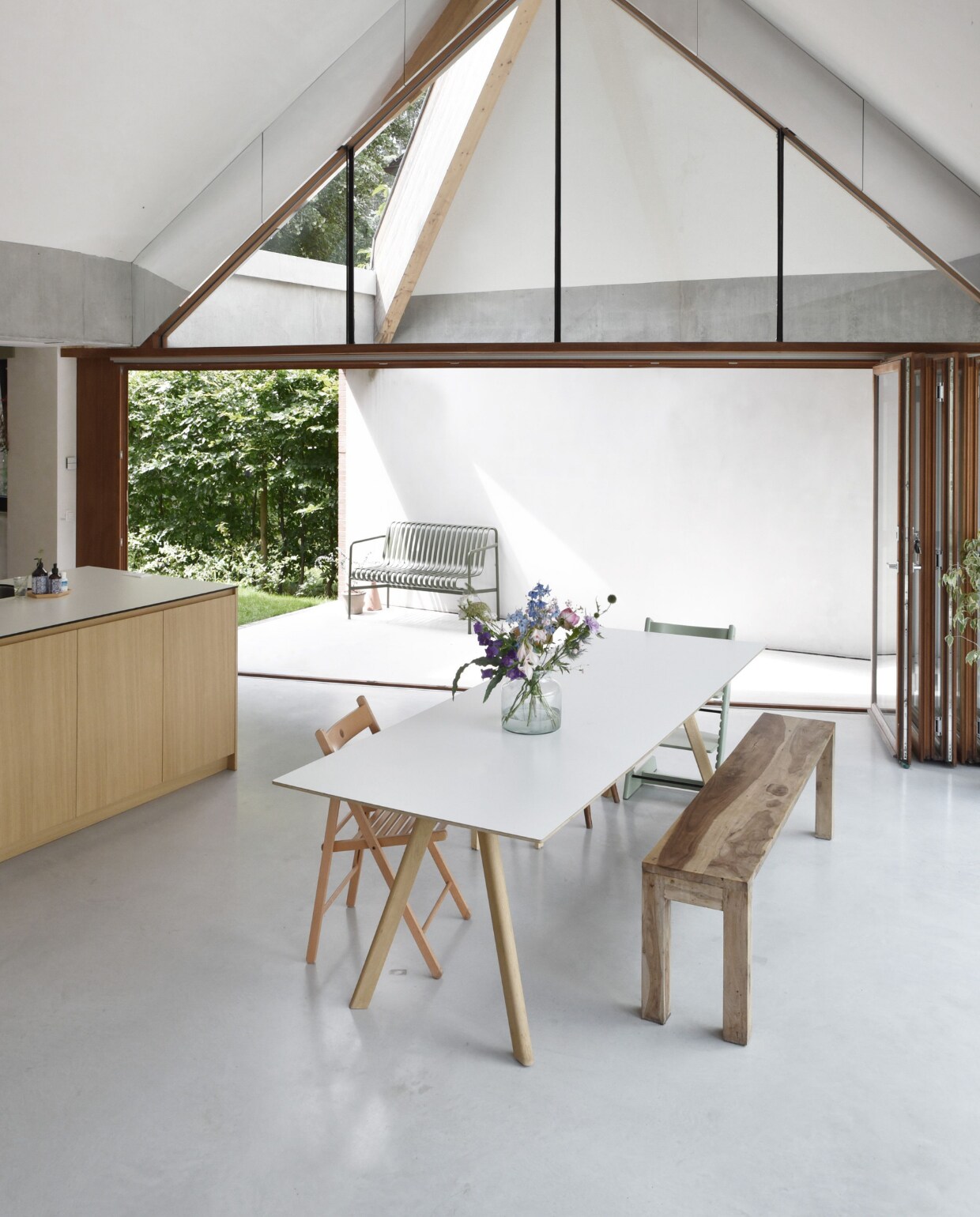 Deze Gentse burgerwoning werd volledig gerenoveerd en uitgebreid met een leefkeuken. (Oost-Vlaanderen) | Architecten: Michael Callant, Jo Vinken, Bas Meulman