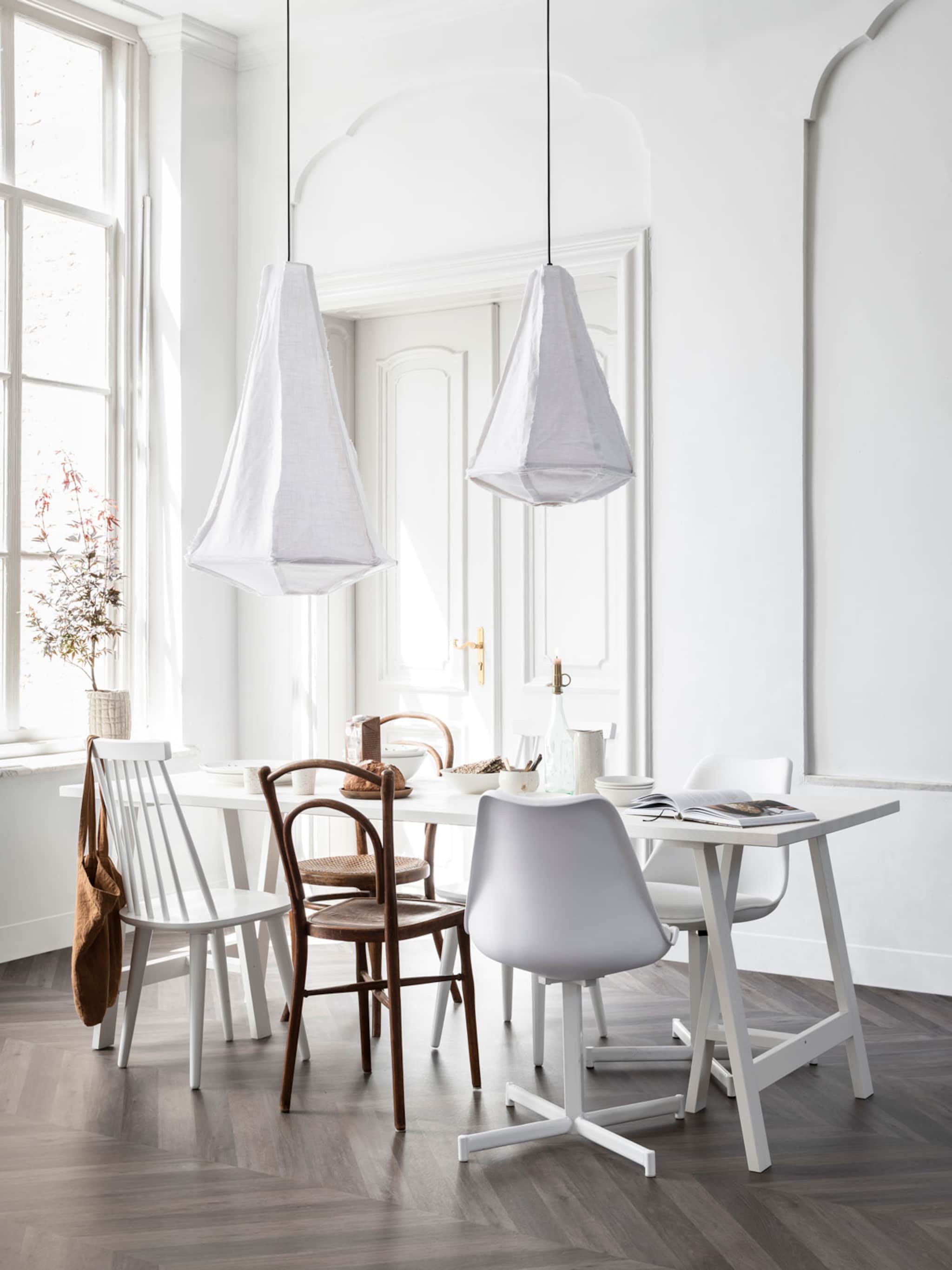 eetkamerstoelen 9 exemplaren die als gegoten zitten
