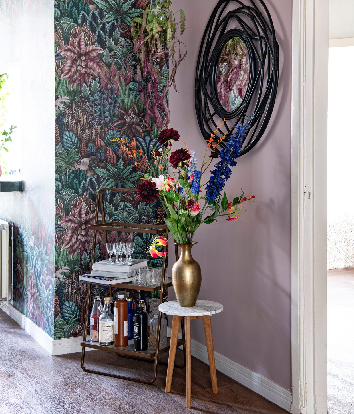 Bijzettafel Zuiver, behang Cole &amp;Son. Overig Blooming Interior
